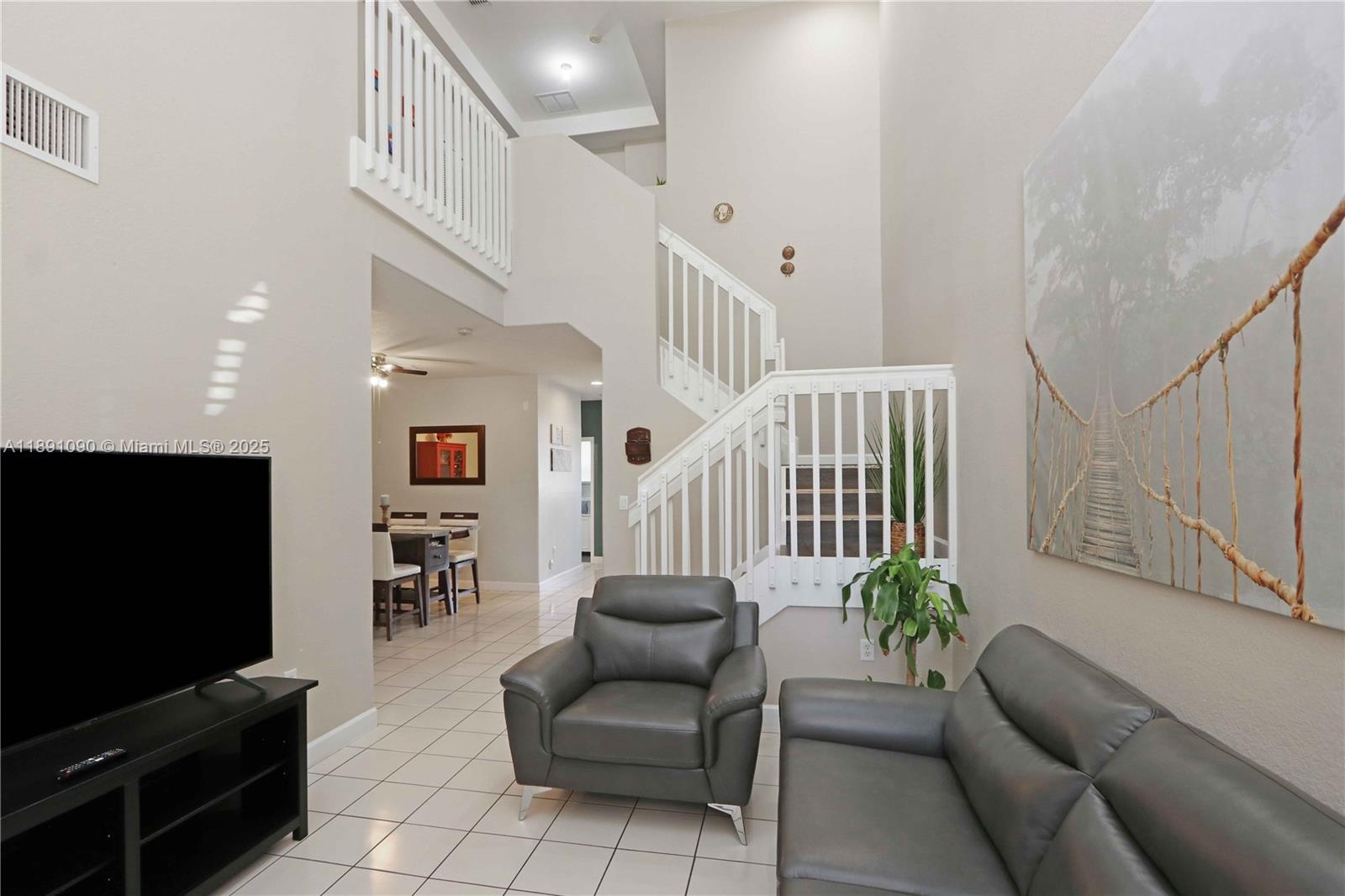 GRAND LAKES PHASE I - Residential Lease