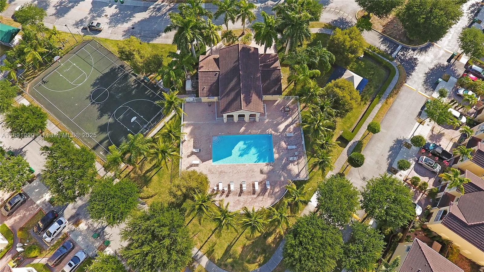 GRAND LAKES PHASE I - Residential Lease
