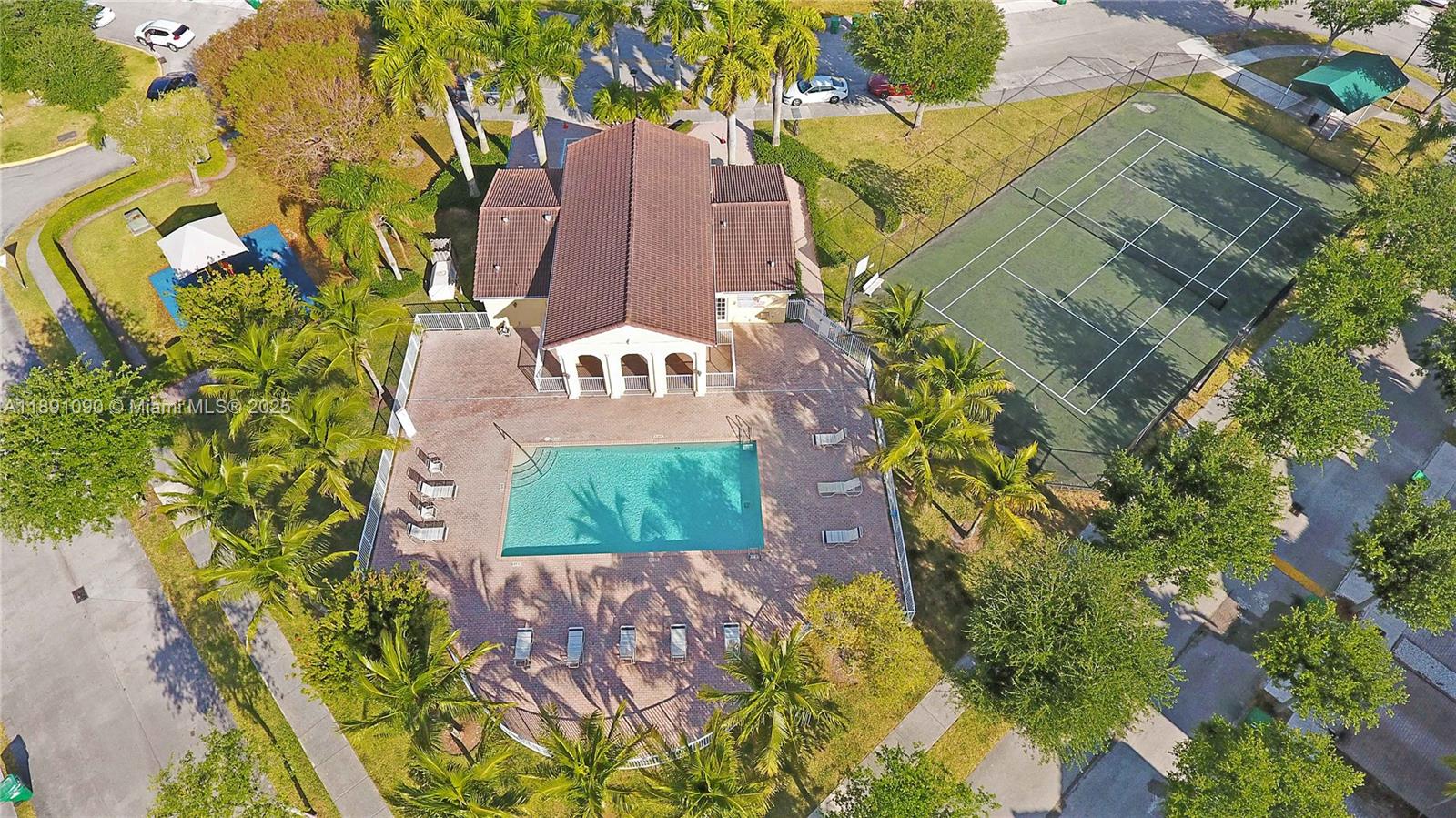GRAND LAKES PHASE I - Residential Lease
