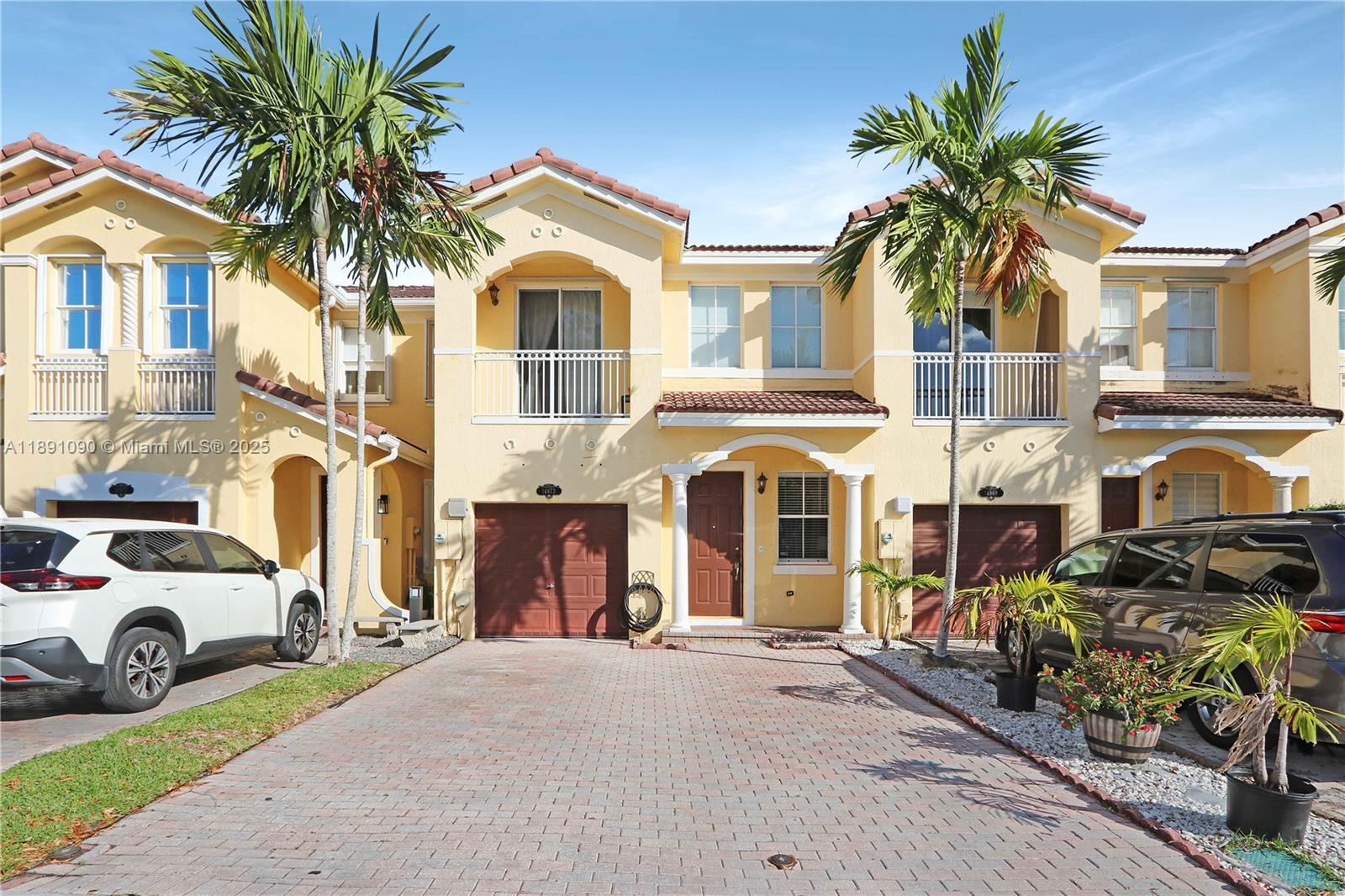 GRAND LAKES PHASE I - Residential Lease