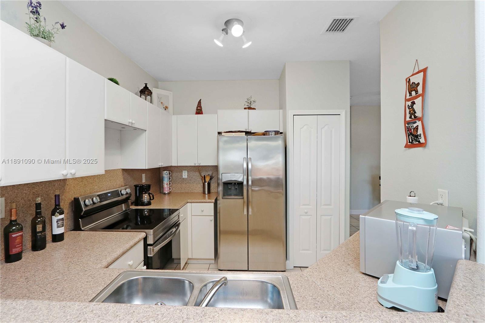 GRAND LAKES PHASE I - Residential Lease