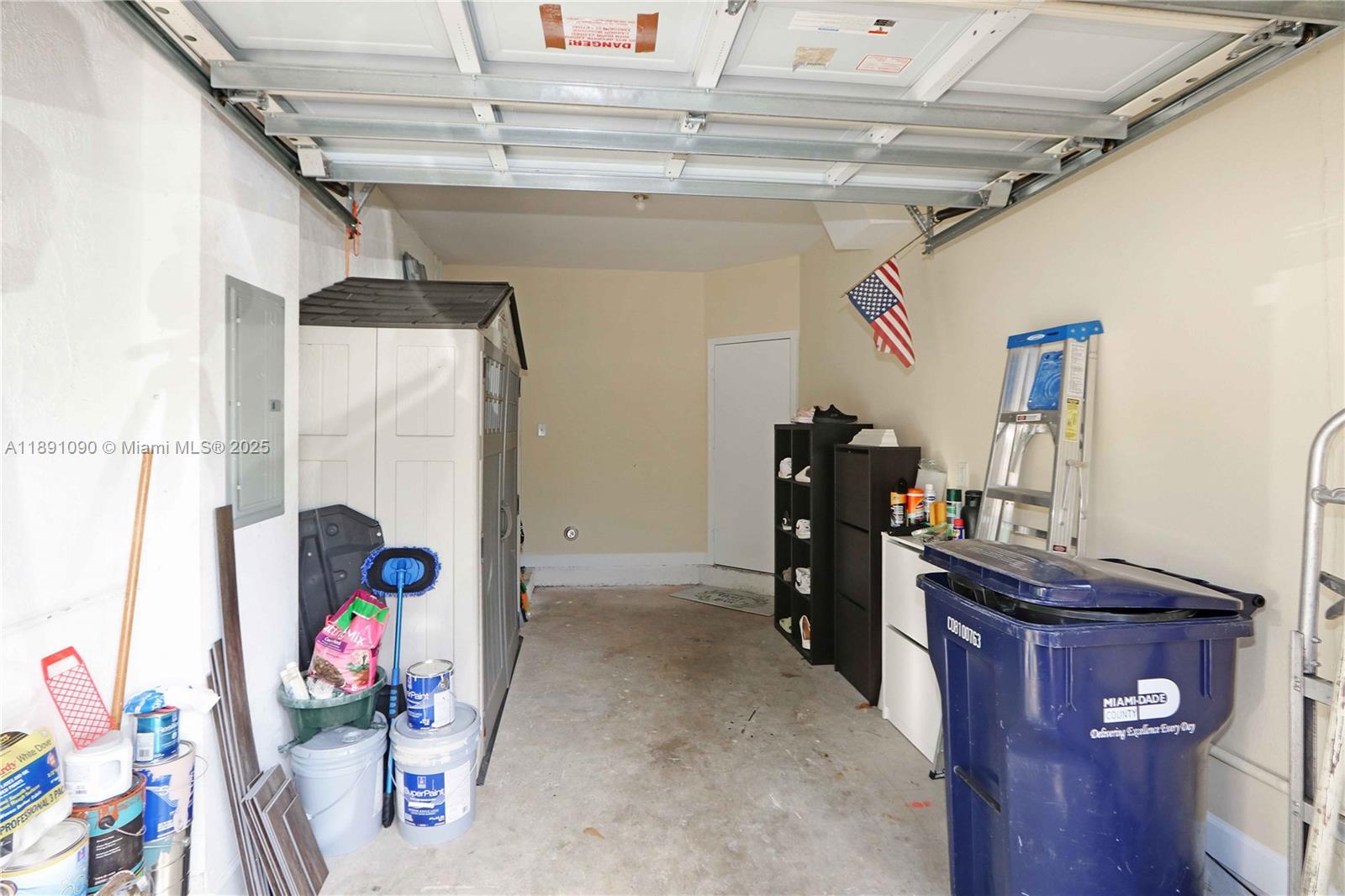 GRAND LAKES PHASE I - Residential Lease