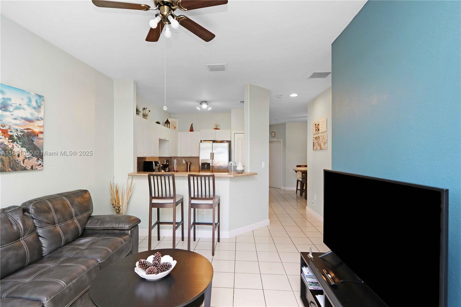 GRAND LAKES PHASE I - Residential Lease