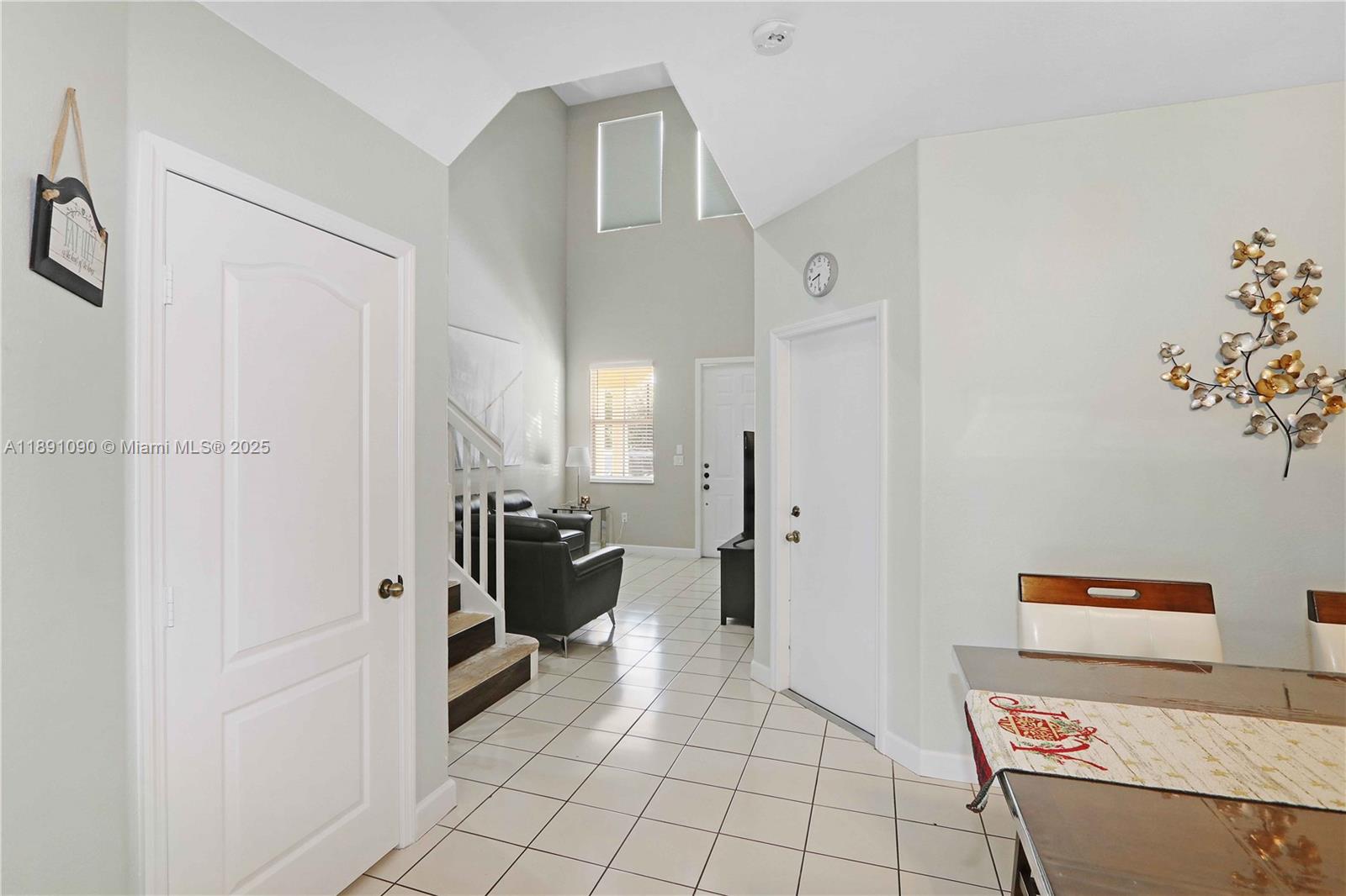 GRAND LAKES PHASE I - Residential Lease