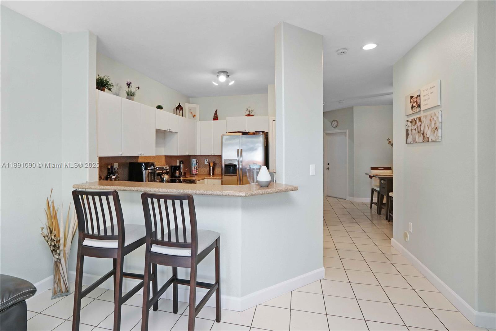 GRAND LAKES PHASE I - Residential Lease