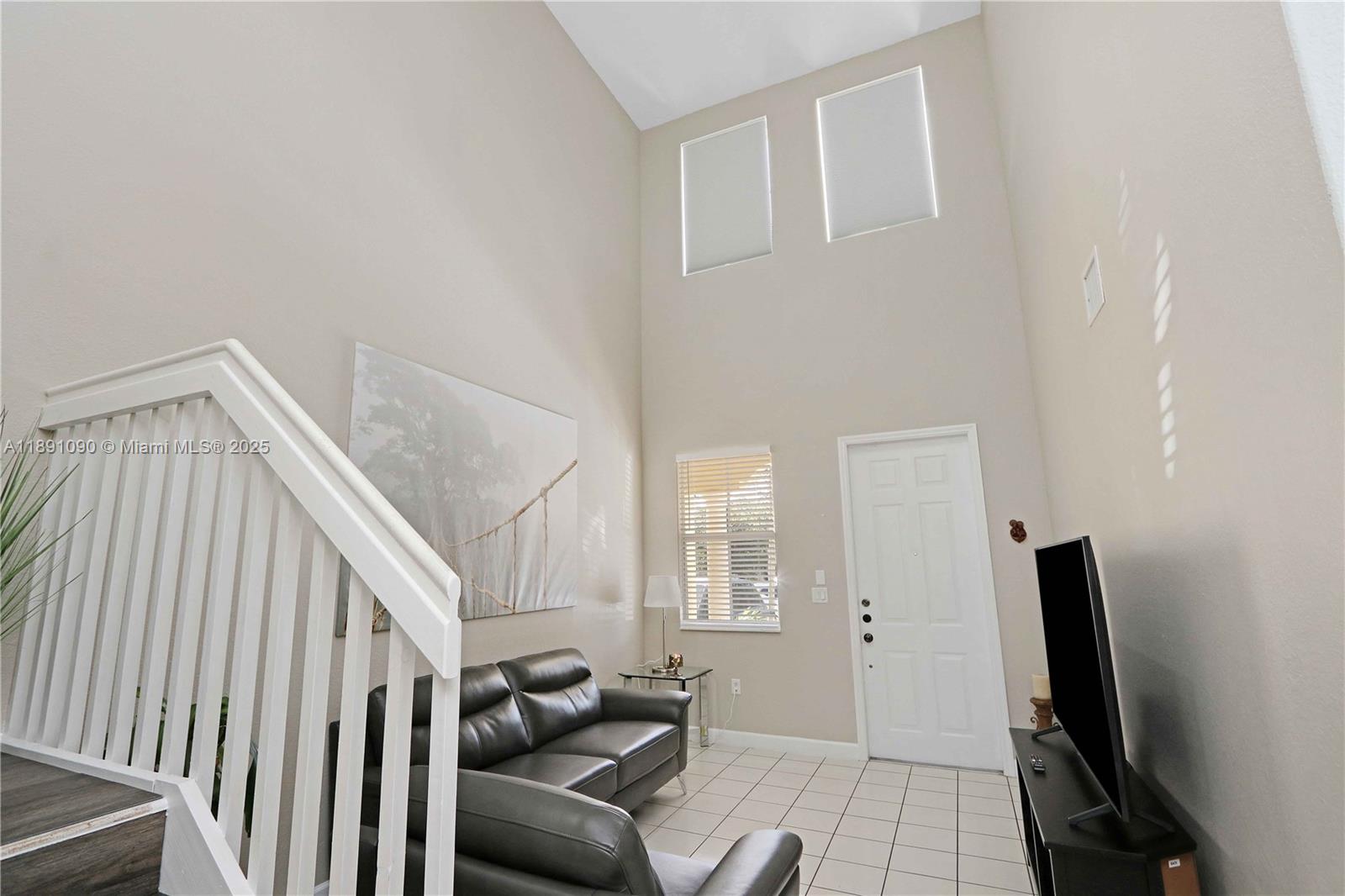 GRAND LAKES PHASE I - Residential Lease