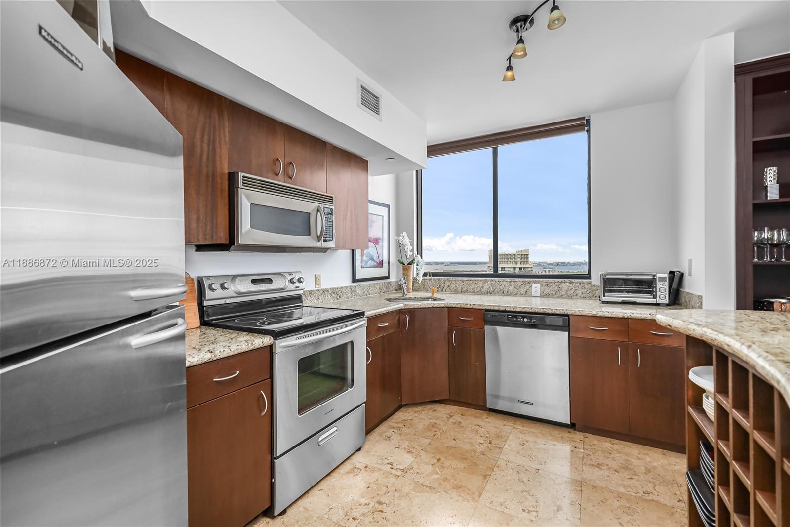 1330 West Ave 3507