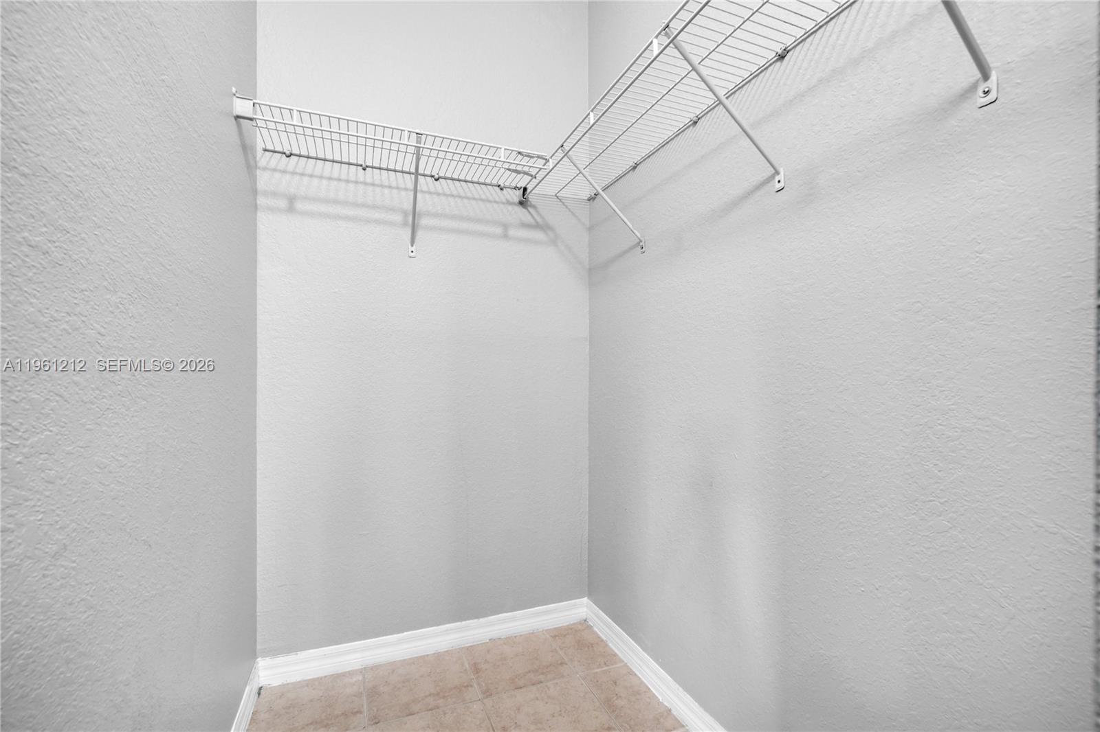 LEEWARD AT ISLANDS AT DOR - Residential Lease