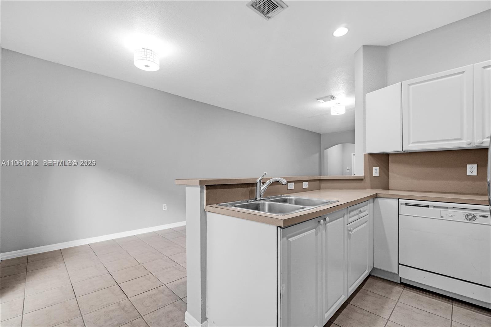 LEEWARD AT ISLANDS AT DOR - Residential Lease