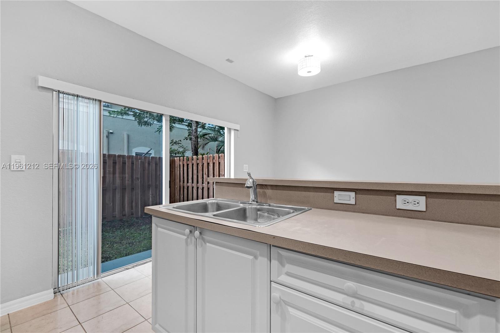 LEEWARD AT ISLANDS AT DOR - Residential Lease