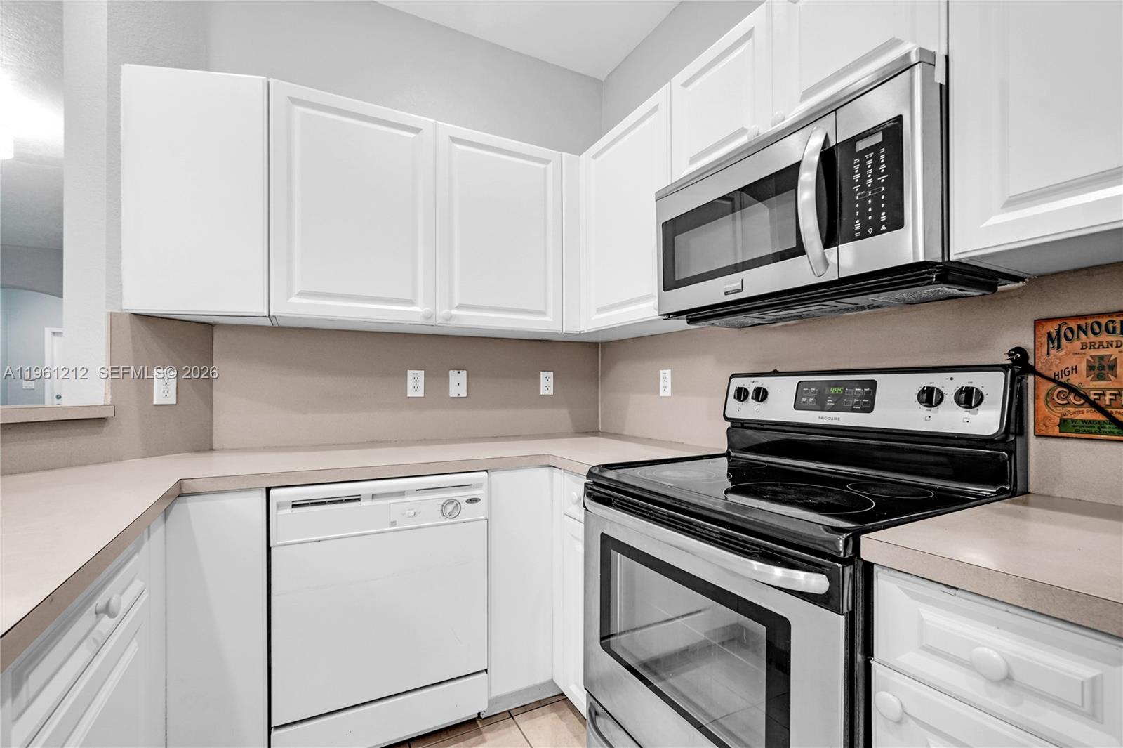 LEEWARD AT ISLANDS AT DOR - Residential Lease