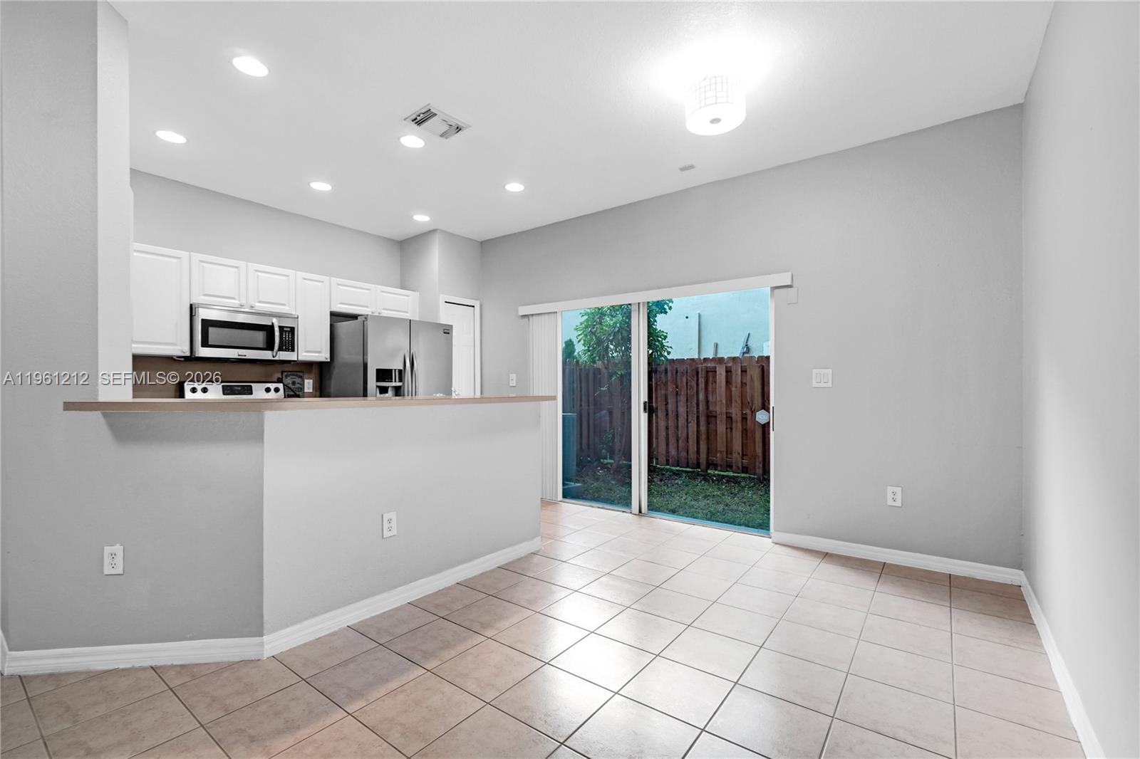 LEEWARD AT ISLANDS AT DOR - Residential Lease