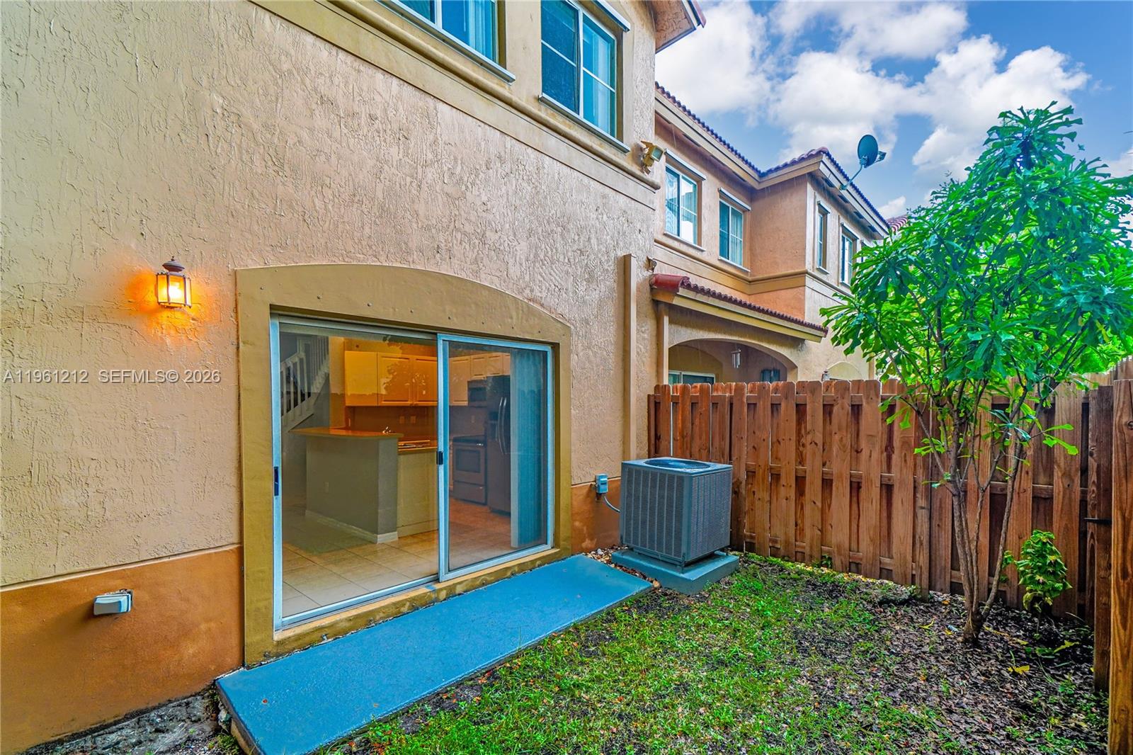 LEEWARD AT ISLANDS AT DOR - Residential Lease