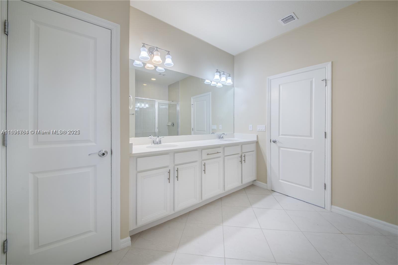PARKVIEW AT HILLCREST - Residential Lease