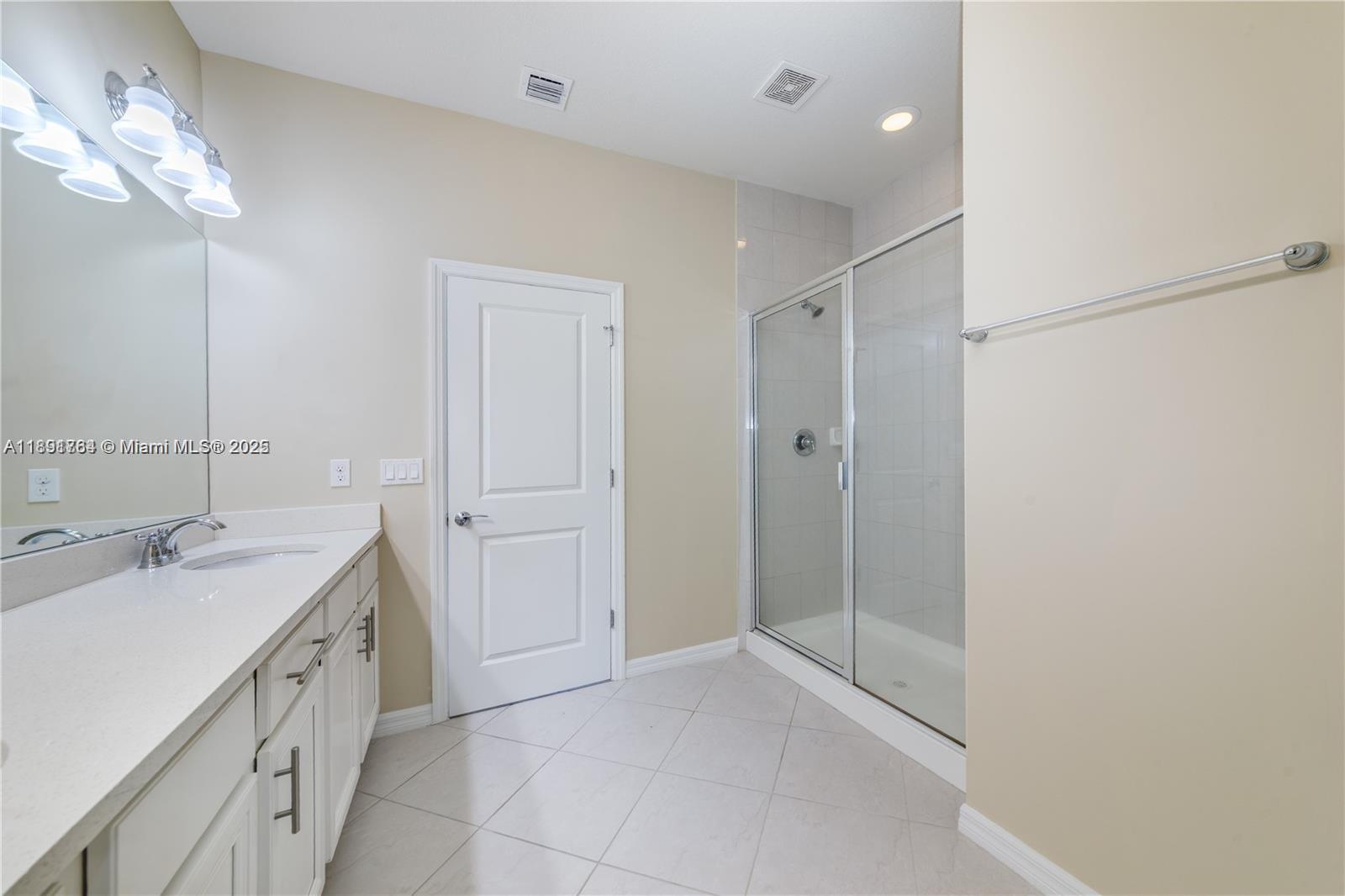 PARKVIEW AT HILLCREST - Residential Lease