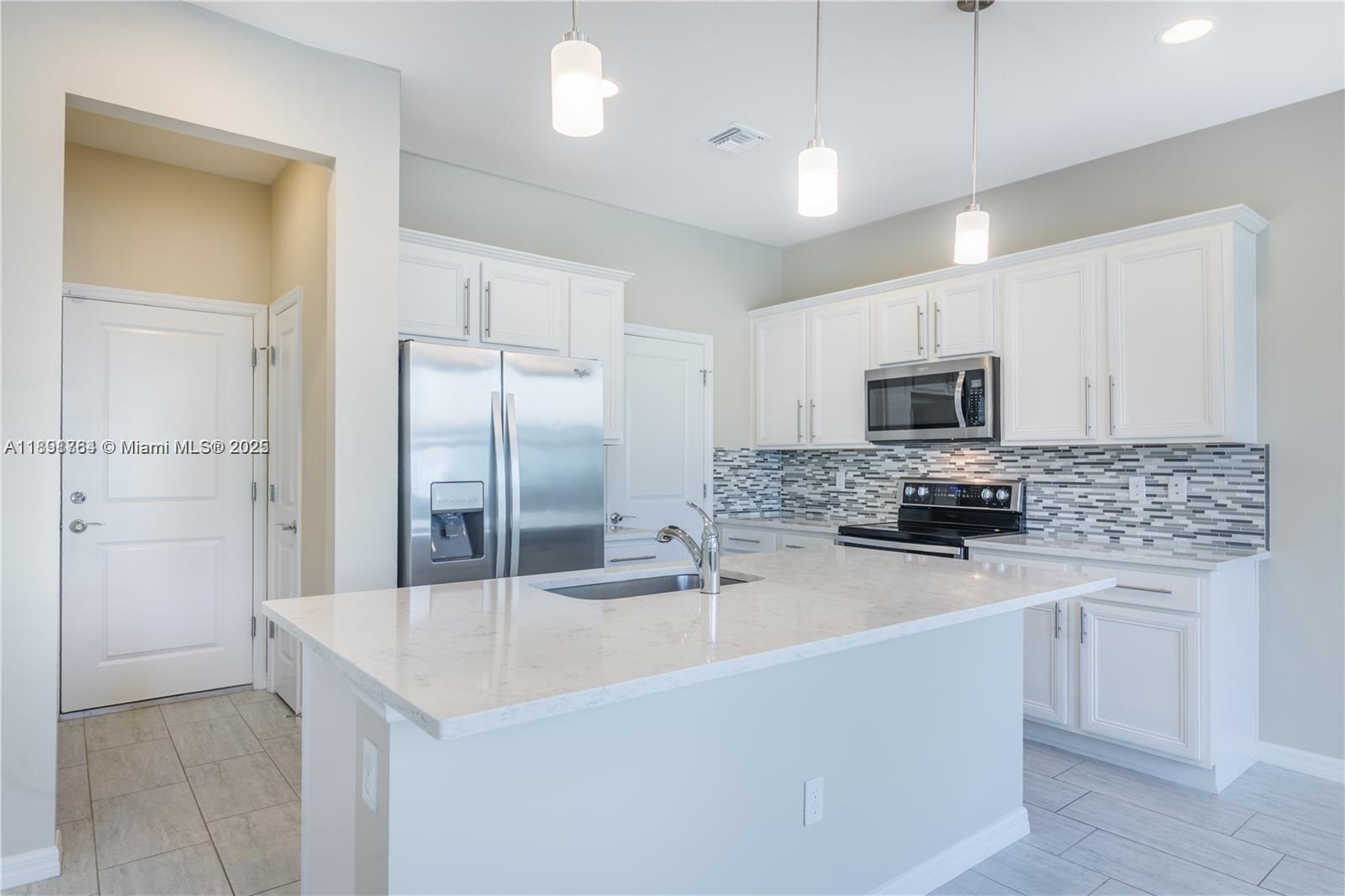 PARKVIEW AT HILLCREST - Residential Lease
