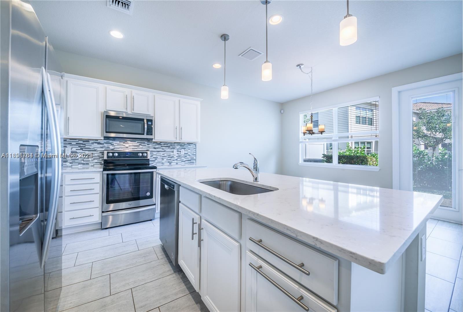 PARKVIEW AT HILLCREST - Residential Lease