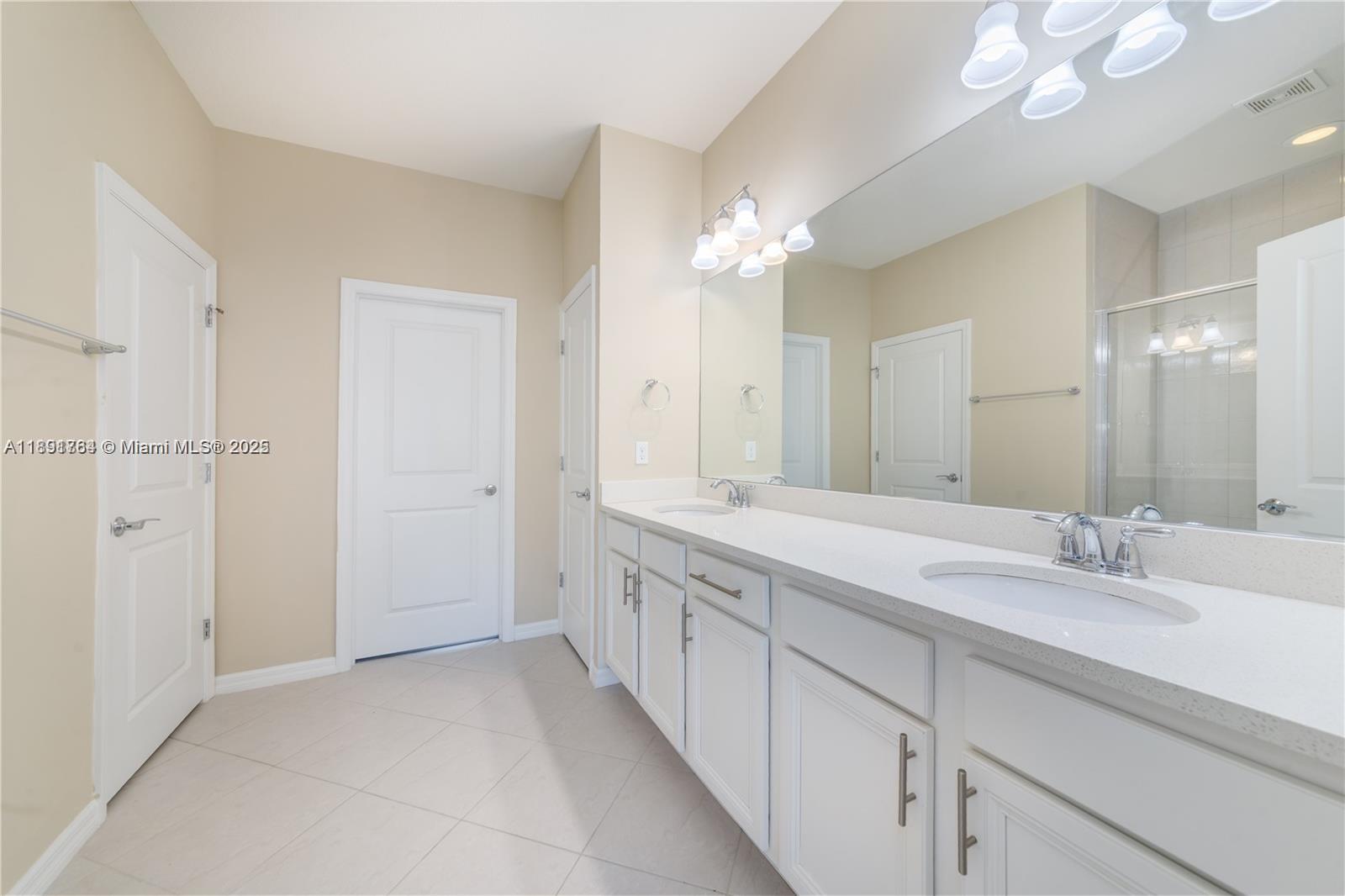 PARKVIEW AT HILLCREST - Residential Lease