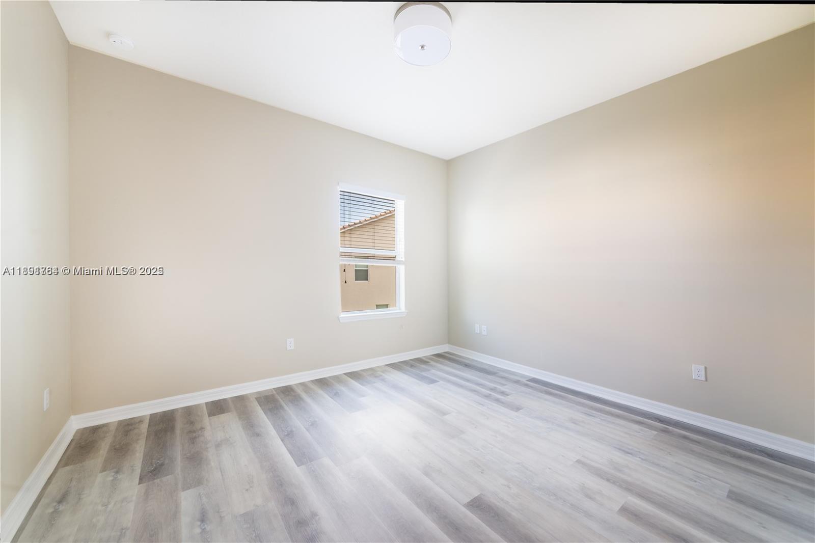 PARKVIEW AT HILLCREST - Residential Lease