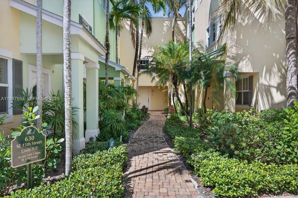 Photo of 630 SE 15th St #5, Fort Lauderdale, FL 33316 (MLS # A11987604)