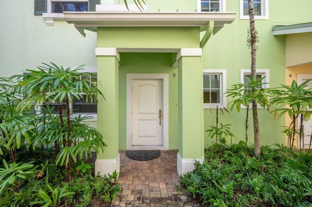 Photo of 630 SE 15th St #5, Fort Lauderdale, FL 33316 (MLS # A11987604)