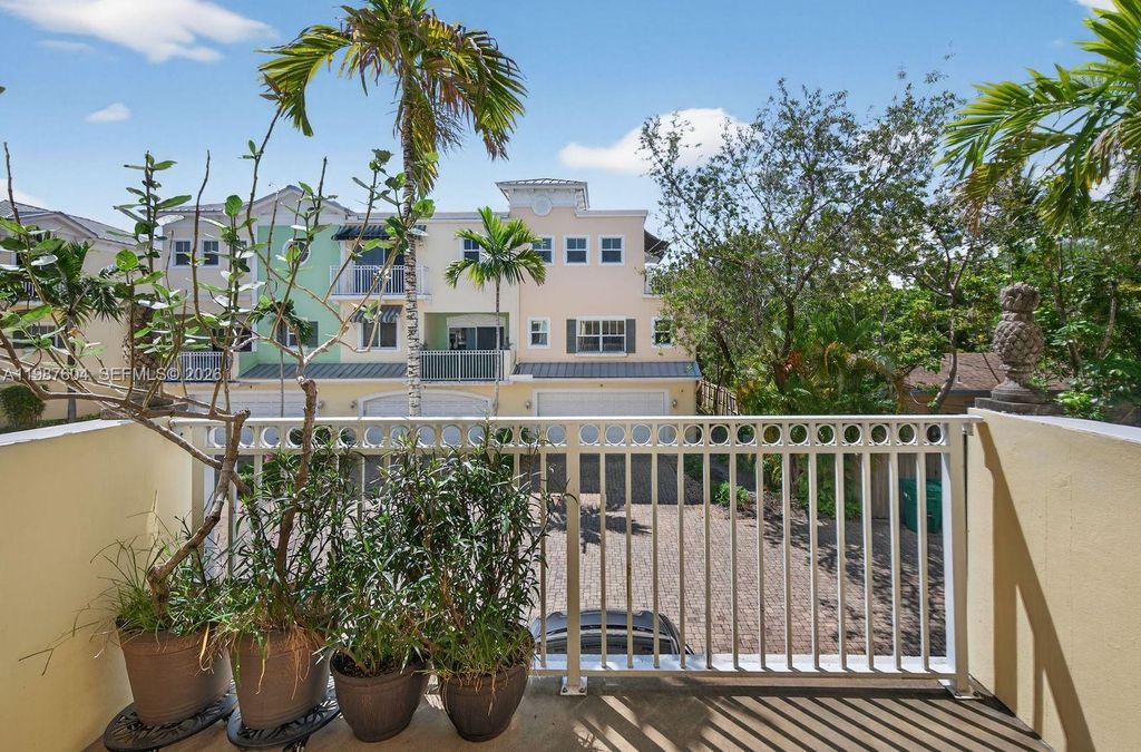 Photo of 630 SE 15th St #5, Fort Lauderdale, FL 33316 (MLS # A11987604)
