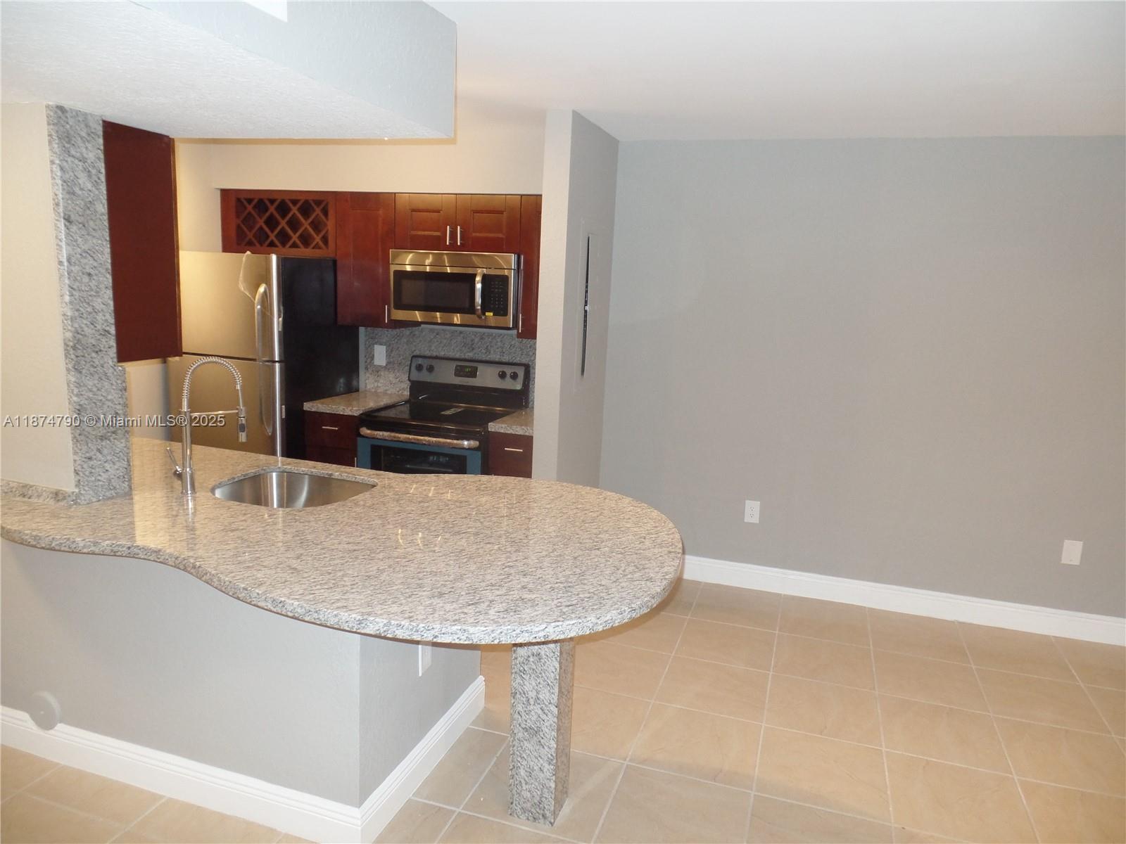 LAKEVIEW CLUB CONDO - Residential Lease