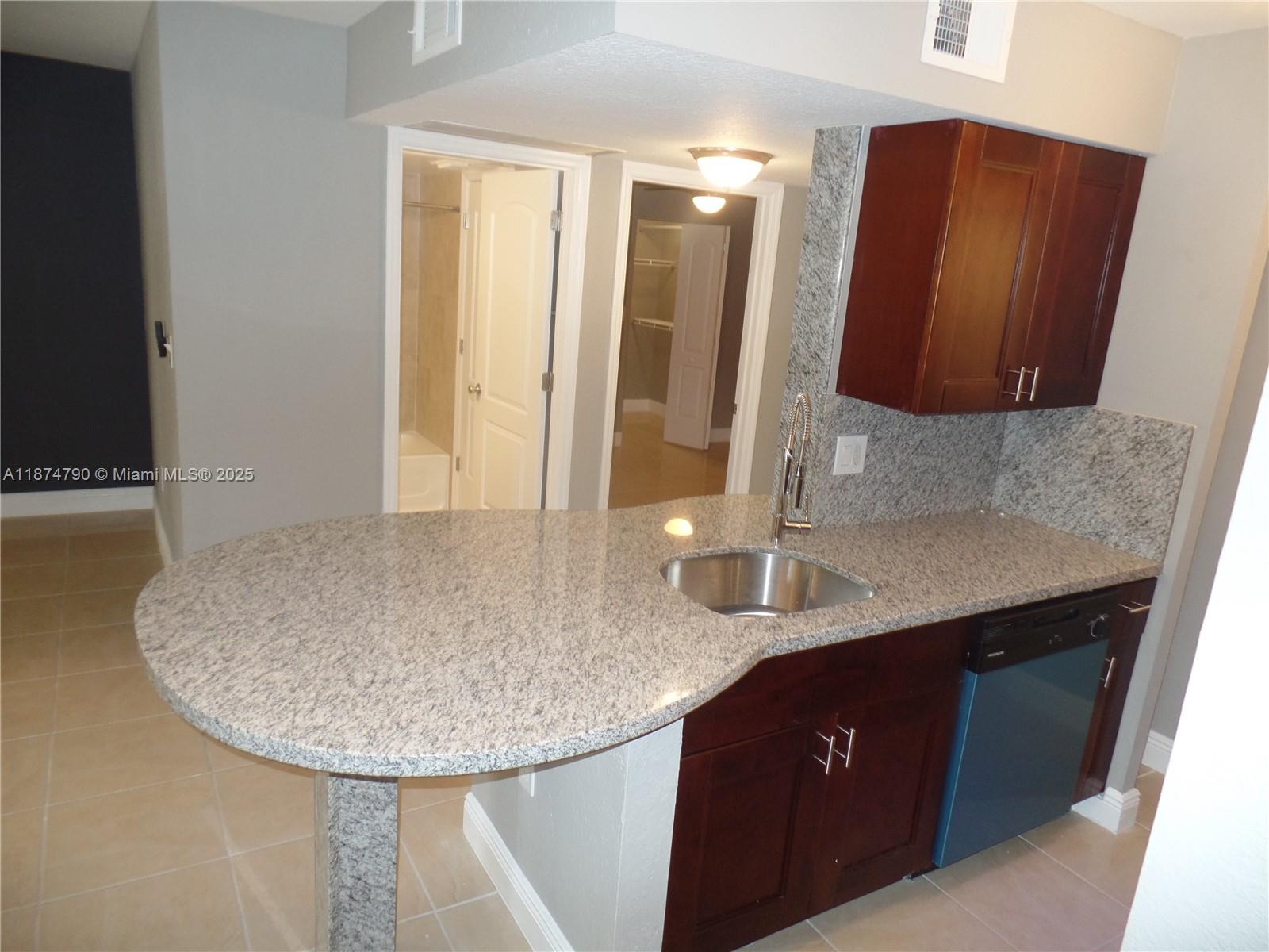 LAKEVIEW CLUB CONDO - Residential Lease