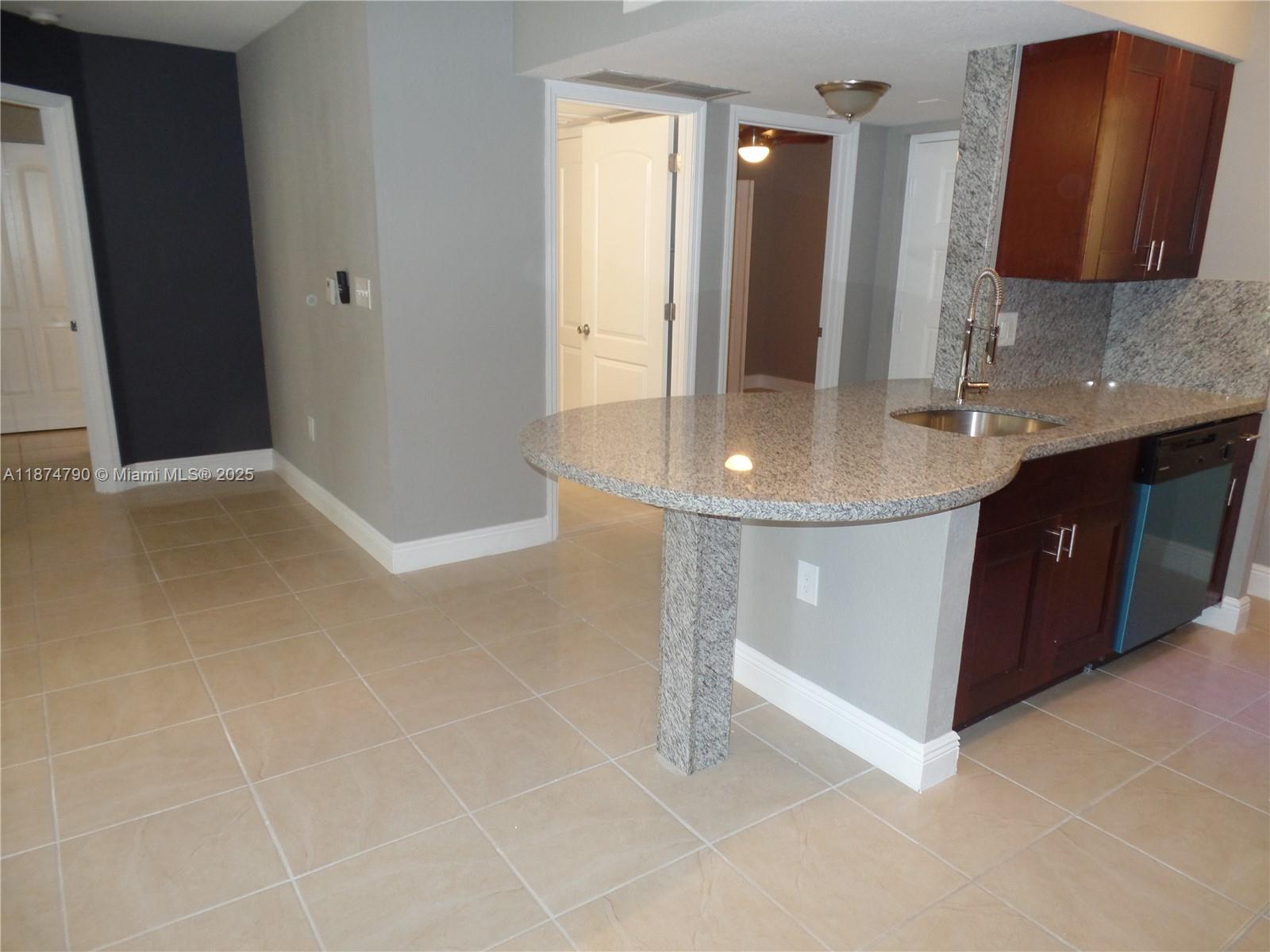 LAKEVIEW CLUB CONDO - Residential Lease