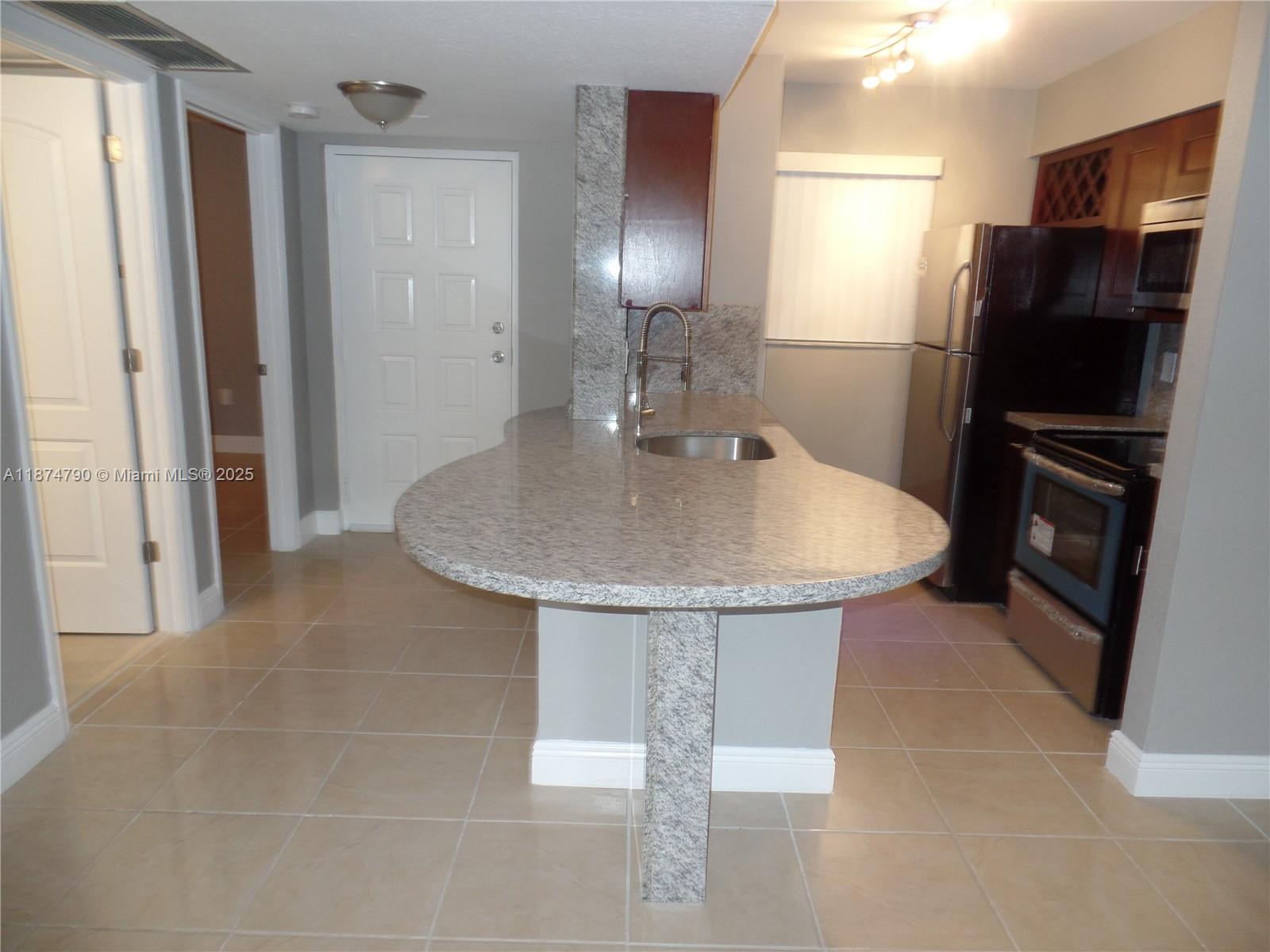 LAKEVIEW CLUB CONDO - Residential Lease