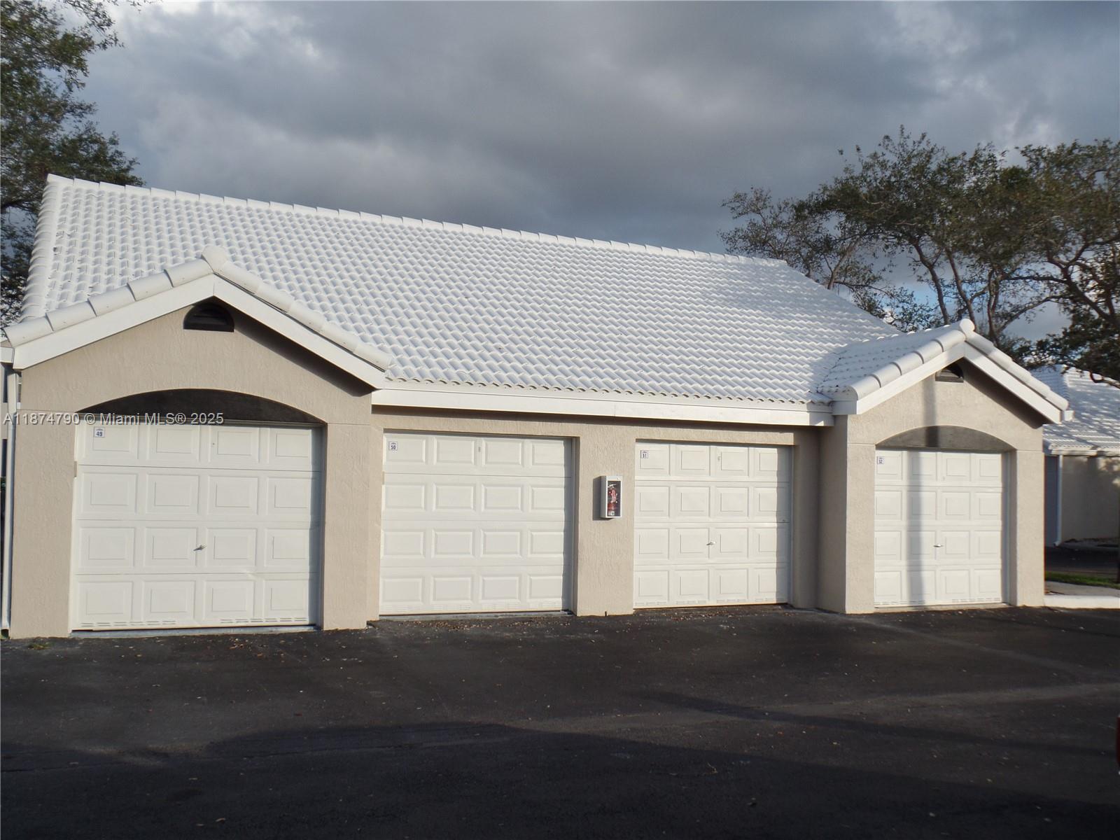 LAKEVIEW CLUB CONDO - Residential Lease