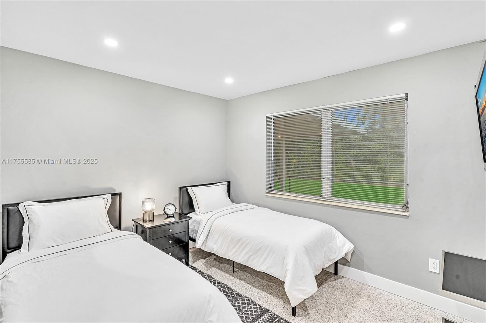 GLENDALE MANOR - Residential