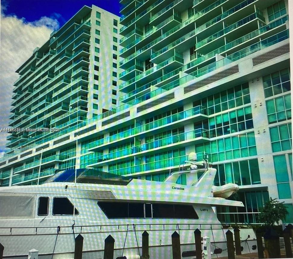 Stunning, spacious 3-bedroom 2-bathroom condo with incredible views. Great location, walking distance to the beach, restaurants, and shops and close to the renewed Aventura mall. Resort-style amenities that include pool, fitness center, yoga rooms, private spa with saunas, steam rooms, jacuzzi, tennis courts, cabanas, concierge, dry and wet marinas, fully equipped gym and complimentary valet parking to all guests