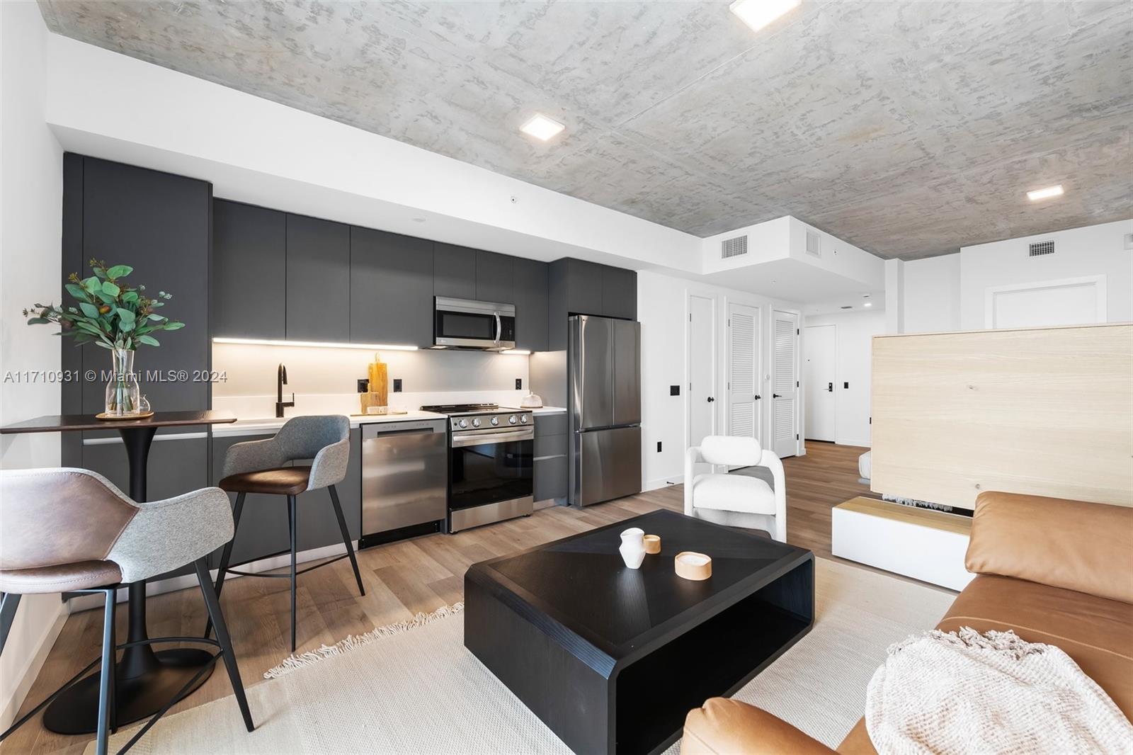 FT LAUDERDALE B-40 - Residential Lease