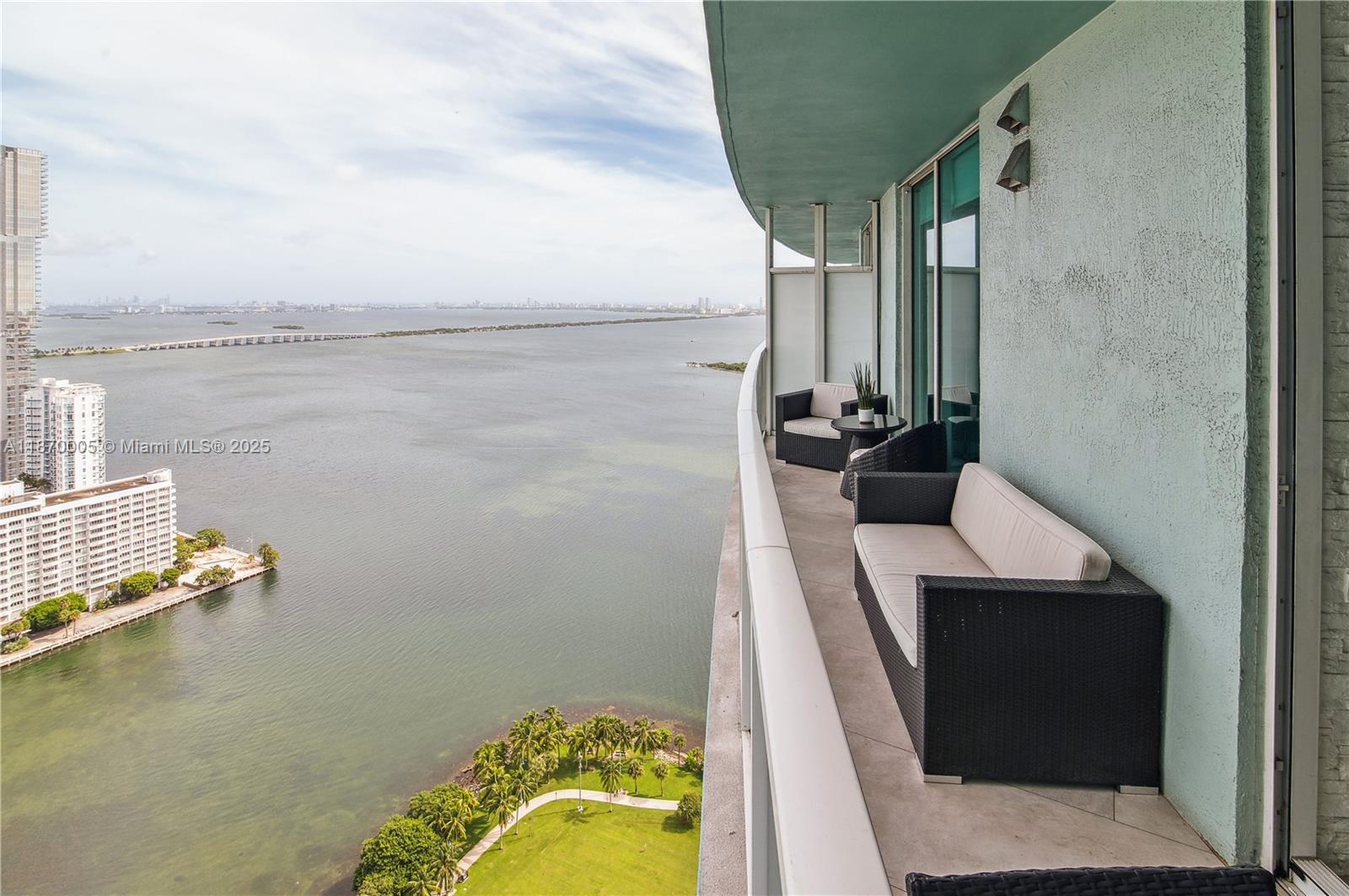 Beautifully furnished and fully equipped 1-bedroom plus den residence at Quantum on the Bay. This high-floor unit features modern finishes, a spacious layout, and a versatile den with a Murphy bed, perfect for guests or a home office. Enjoy stunning views from your private balcony along with the convenience of move-in readiness. Located in the heart of Edgewater, steps from Margaret Pace Park, restaurants, shops, and minutes to Wynwood, Midtown, and Downtown Miami