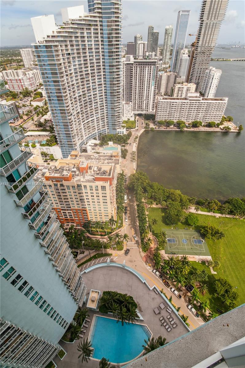 1900 N Bayshore Dr 3806