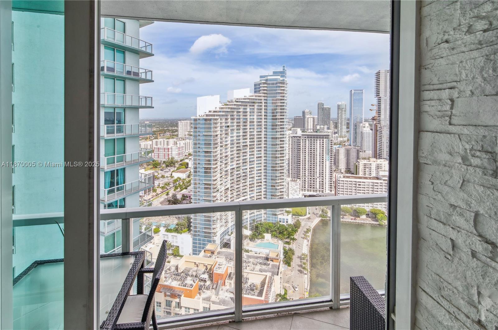 1900 N Bayshore Dr 3806