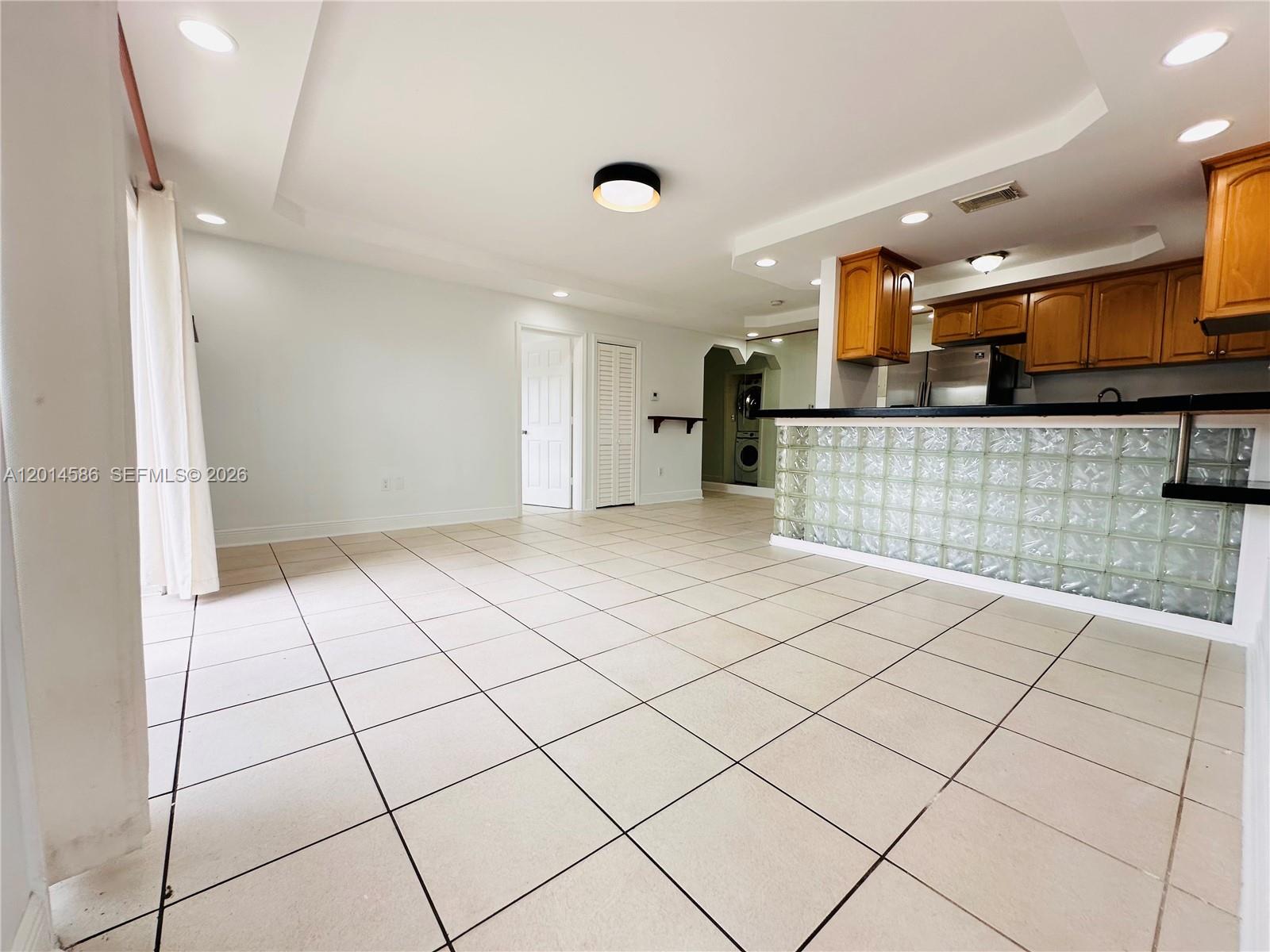 2033 Calais Dr 5