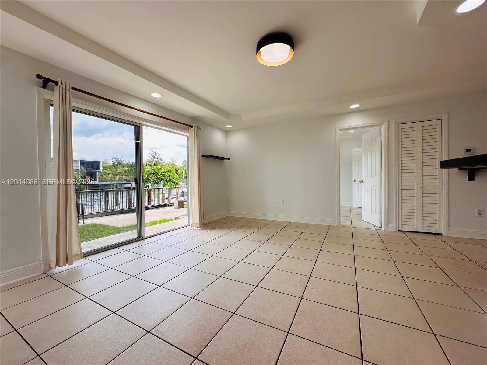 2033 Calais Dr 5