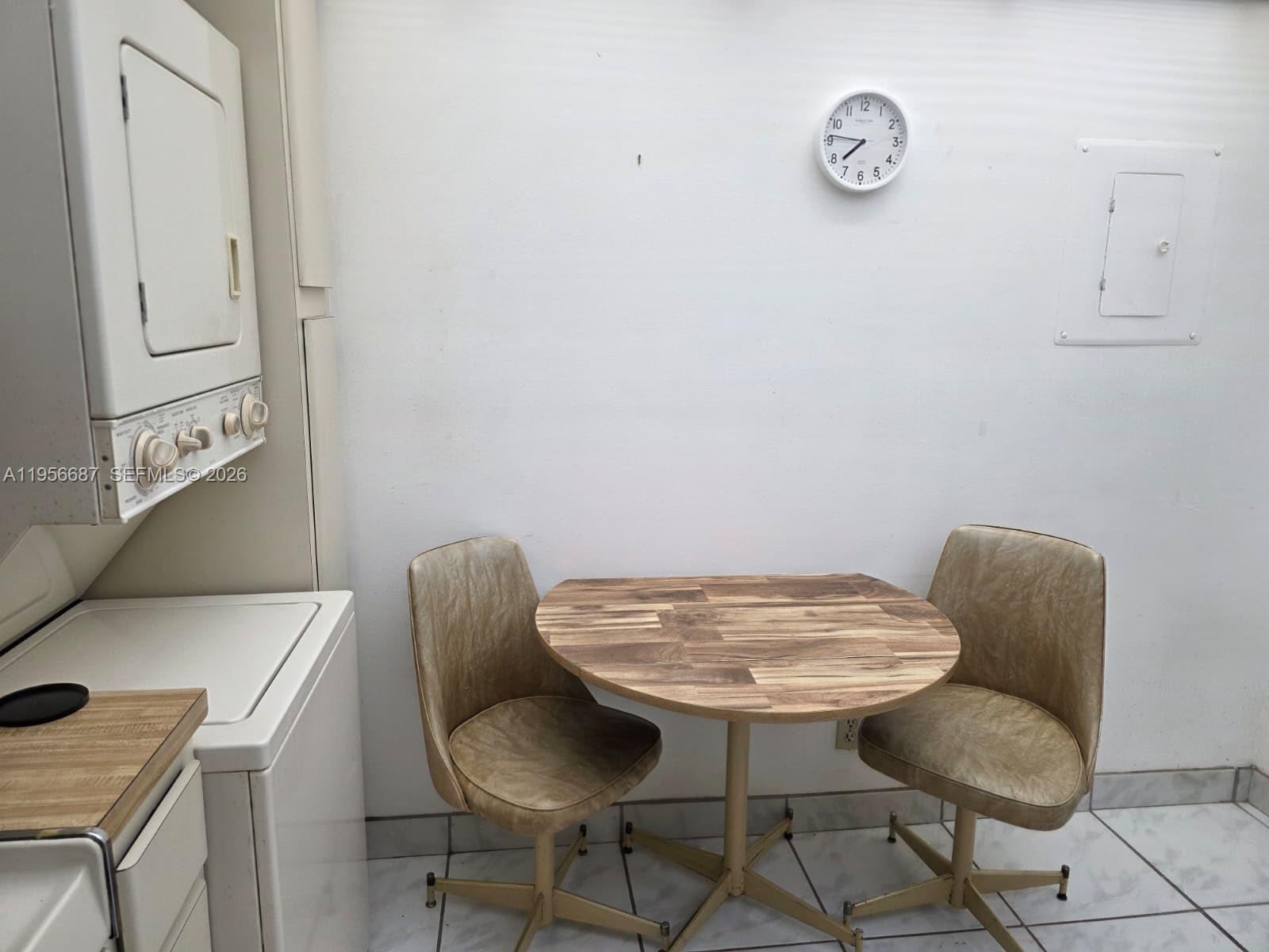 WINSTON TOWERS 700 CONDO - Residential