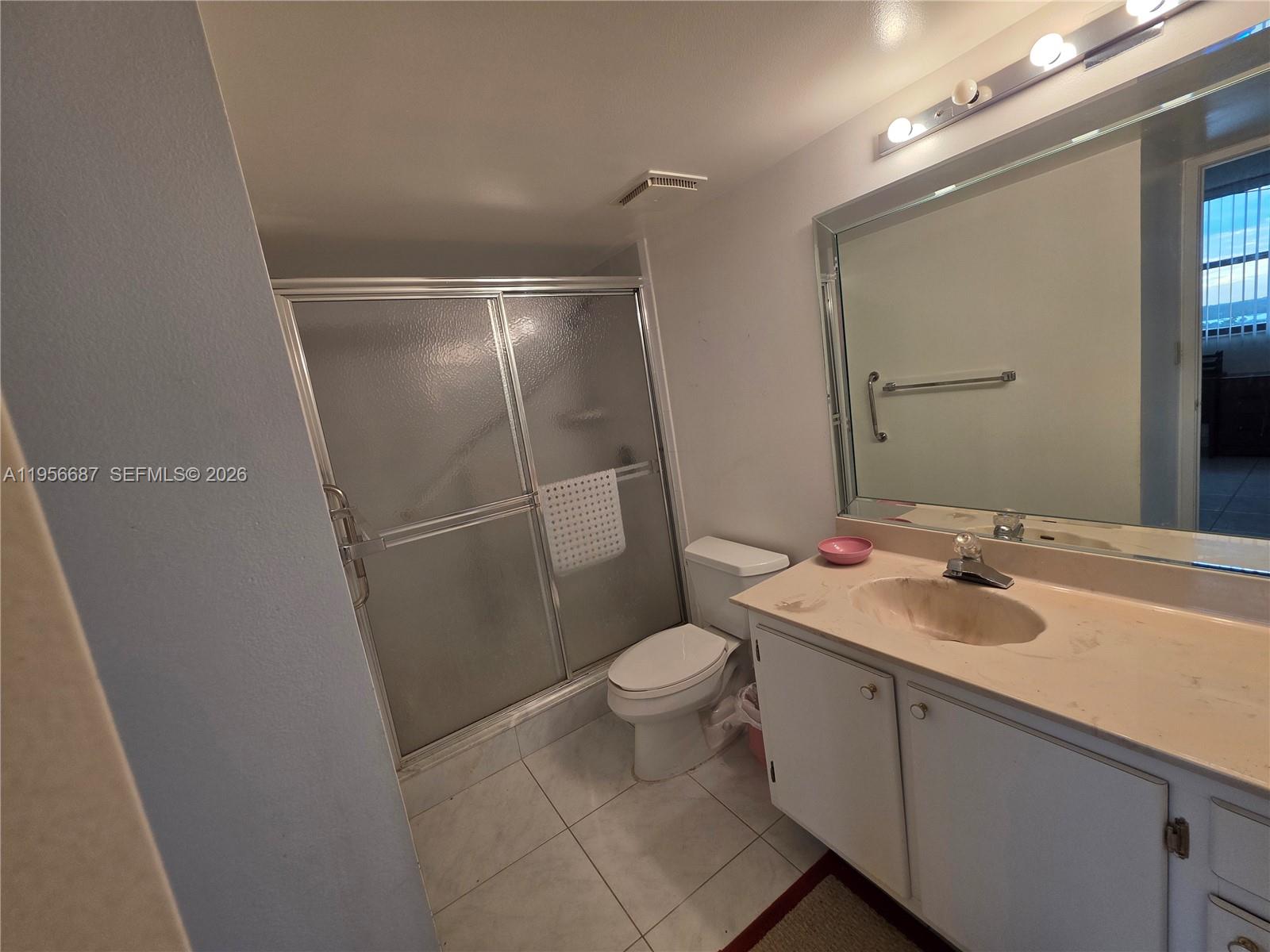 WINSTON TOWERS 700 CONDO - Residential