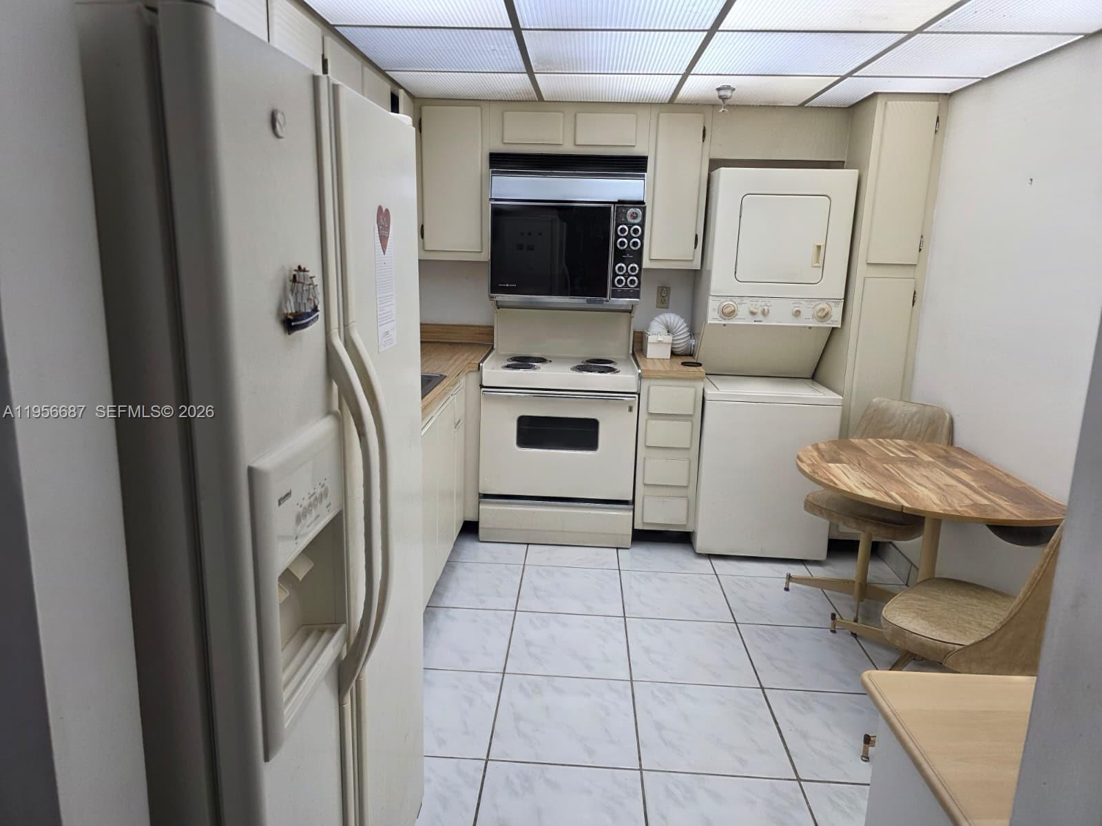 WINSTON TOWERS 700 CONDO - Residential