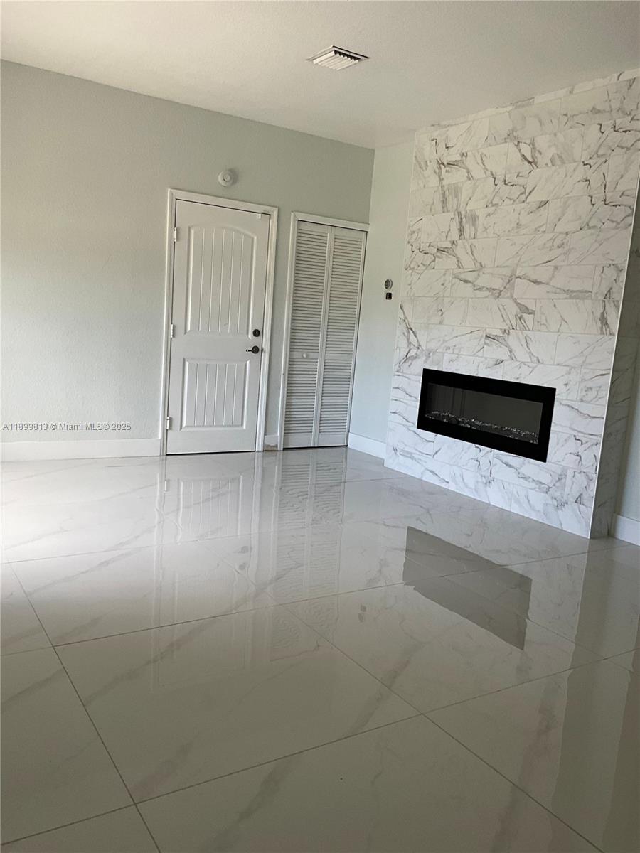 VILLA LAS ROSAS - Residential Lease