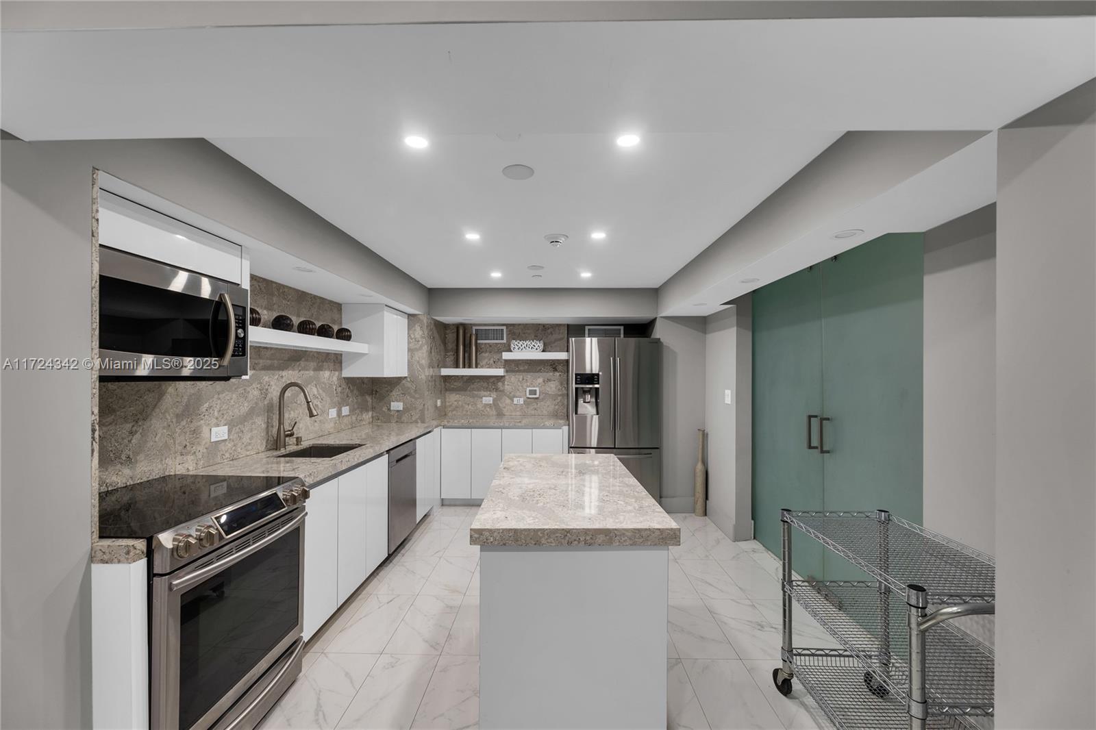 DIPLOMAT OCEANFRONT RESID - Residential