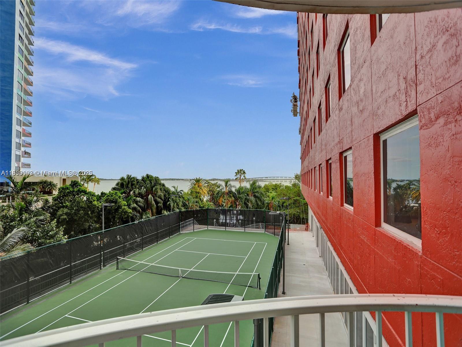 1627 Brickell Ave 605