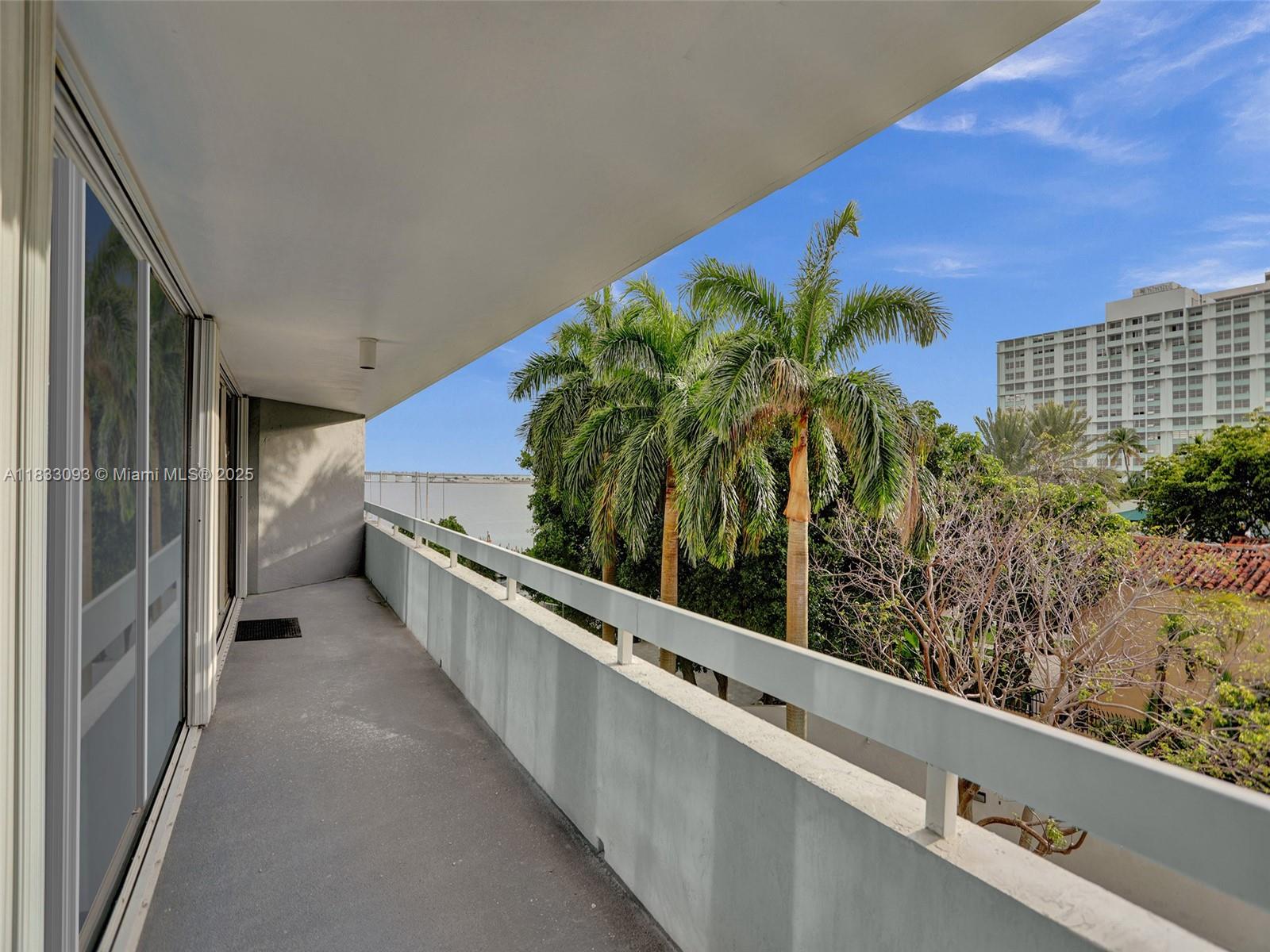 1627 Brickell Ave 605