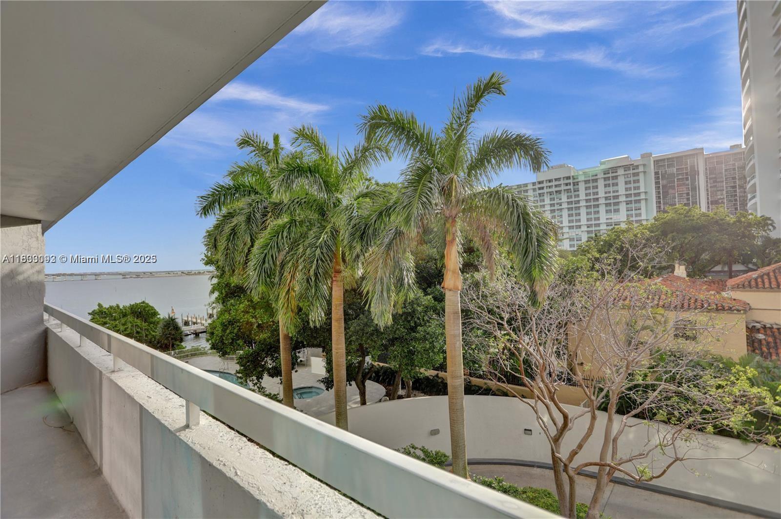 1627 Brickell Ave 605