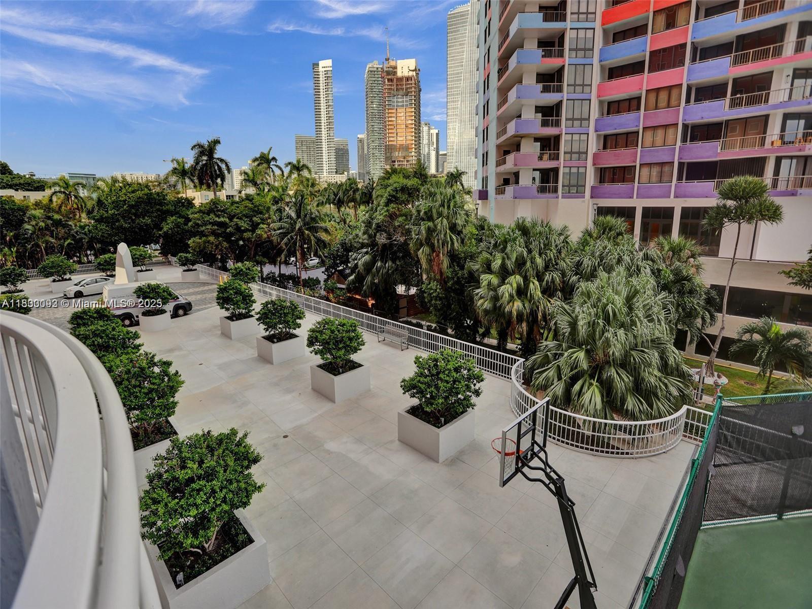 1627 Brickell Ave 605