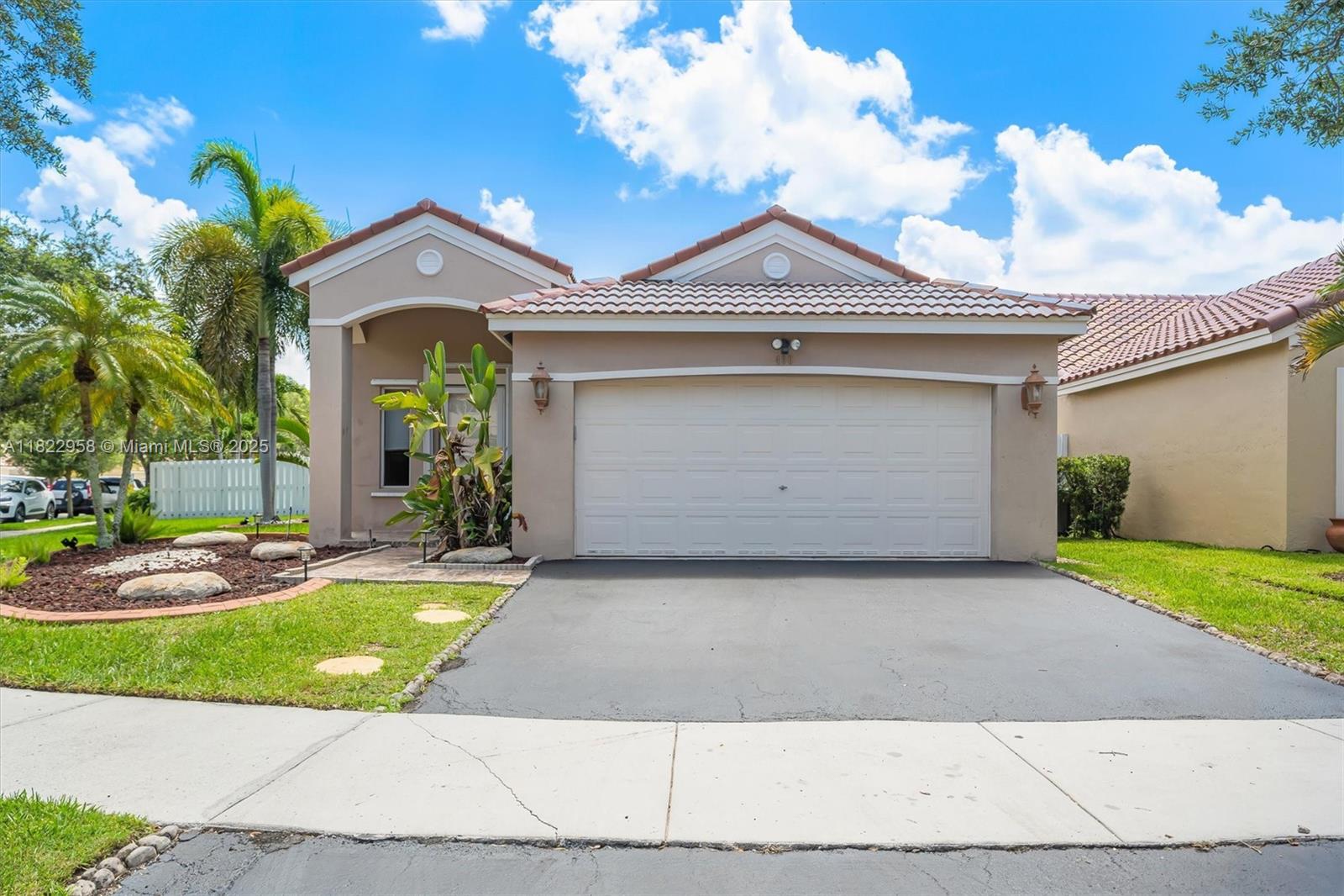 490 Talavera Rd, Weston, Broward County, Florida - 3 Bedrooms  
2 Bathrooms - 