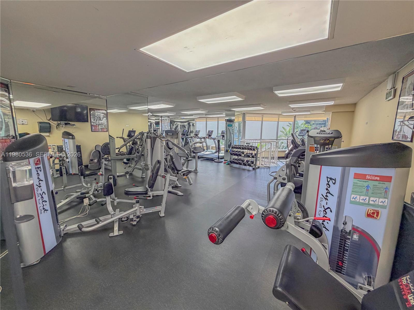 MYSTIC POINTE TOWER 500 C - Residential